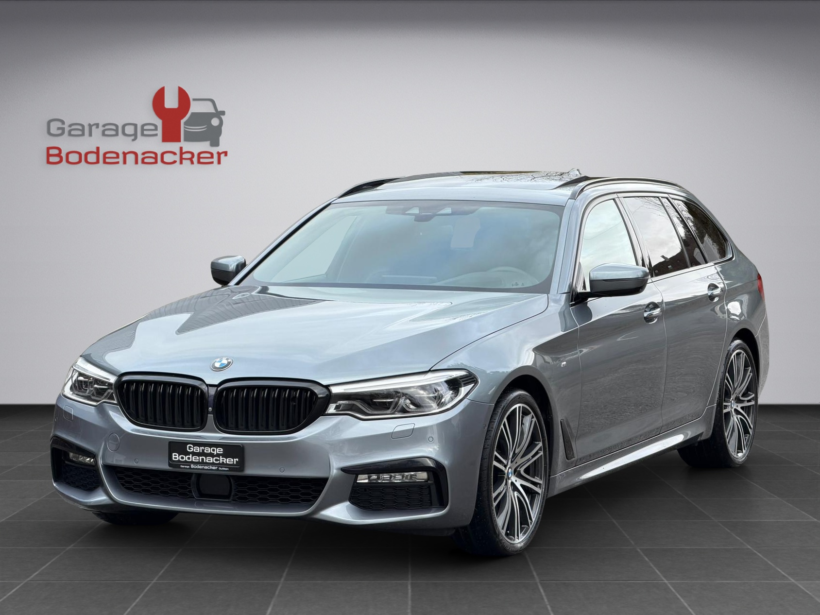 BMW 540i xDrive Touring Steptronic M Paket-showroom-element-1