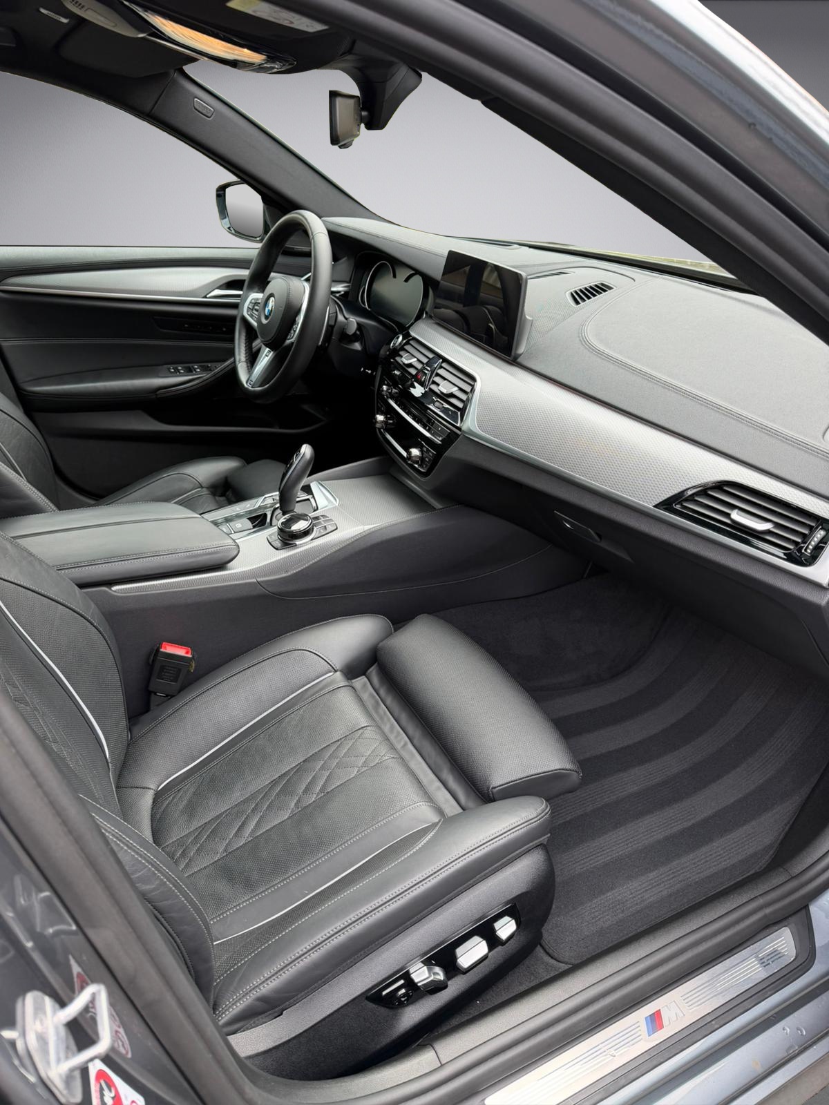 BMW 540i xDrive Touring Steptronic M Paket-image-13