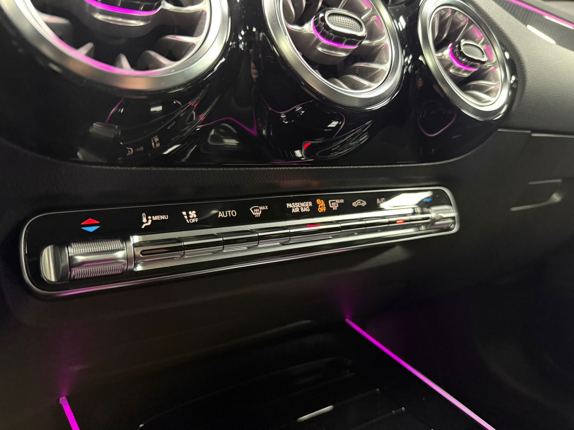 MERCEDES-BENZ B 200 4Matic AMG Line-image-20