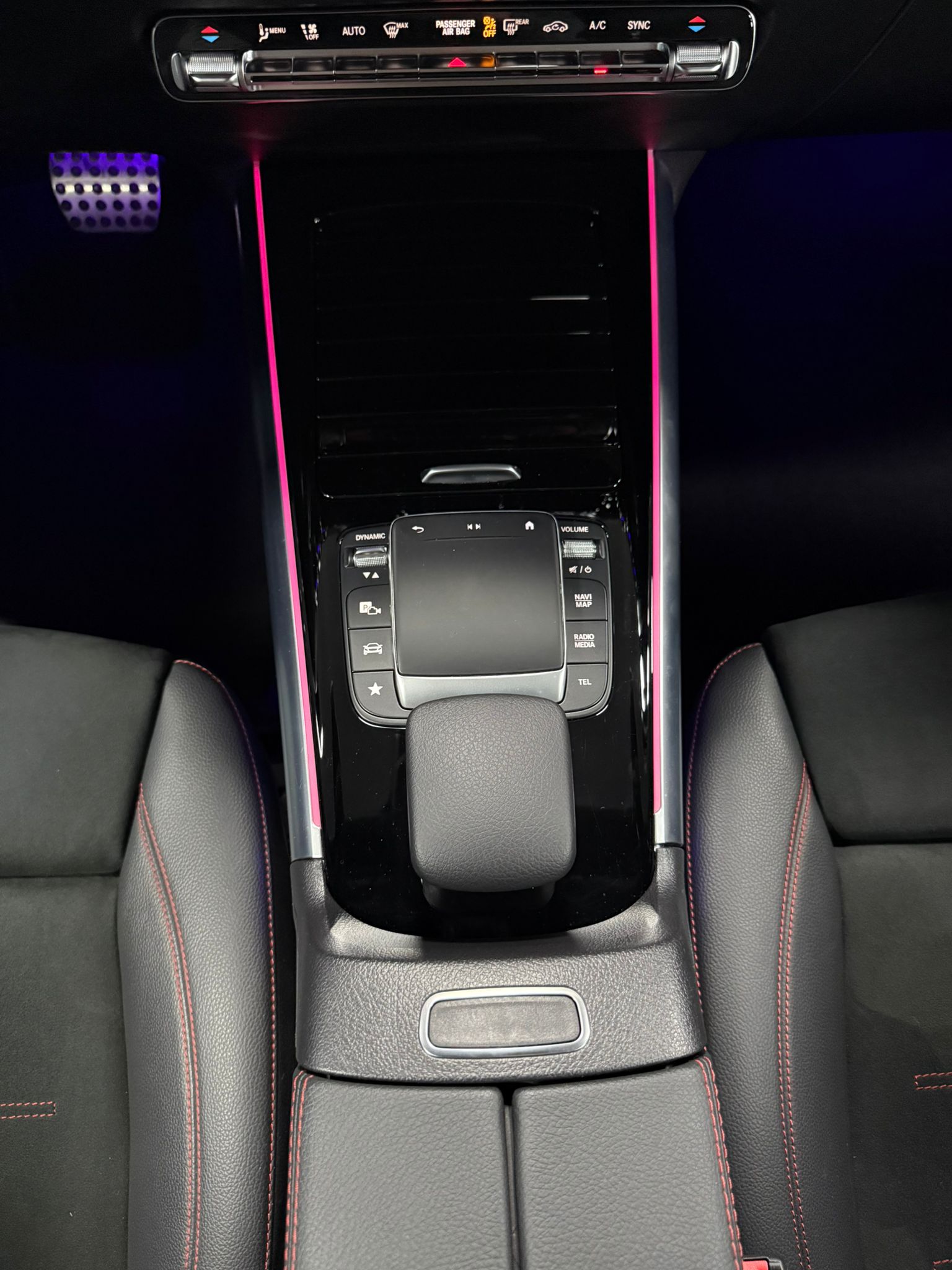 MERCEDES-BENZ B 200 4Matic AMG Line-image-18