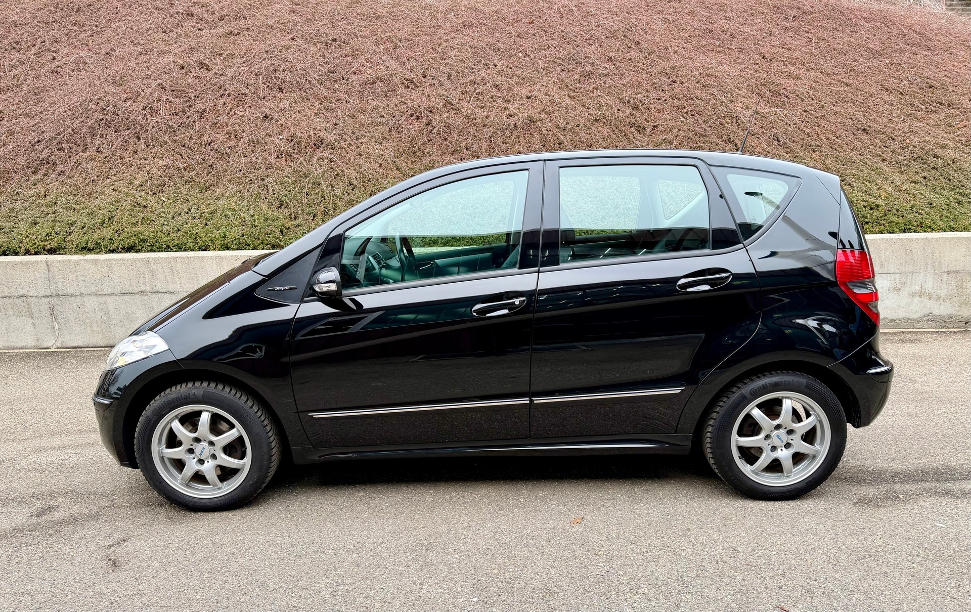 MERCEDES-BENZ A 200 T Avantgarde-image-2