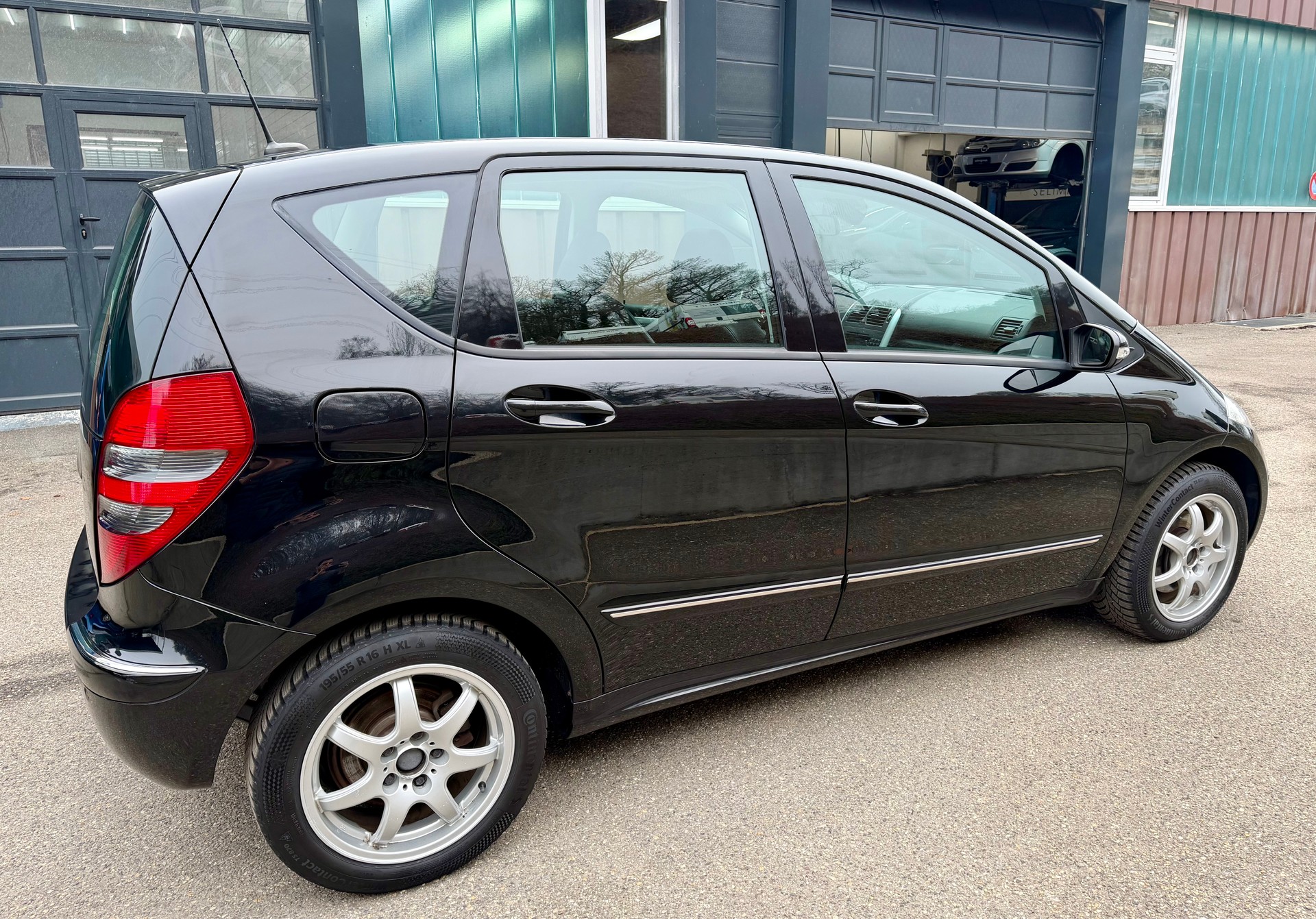 MERCEDES-BENZ A 200 T Avantgarde-image-6
