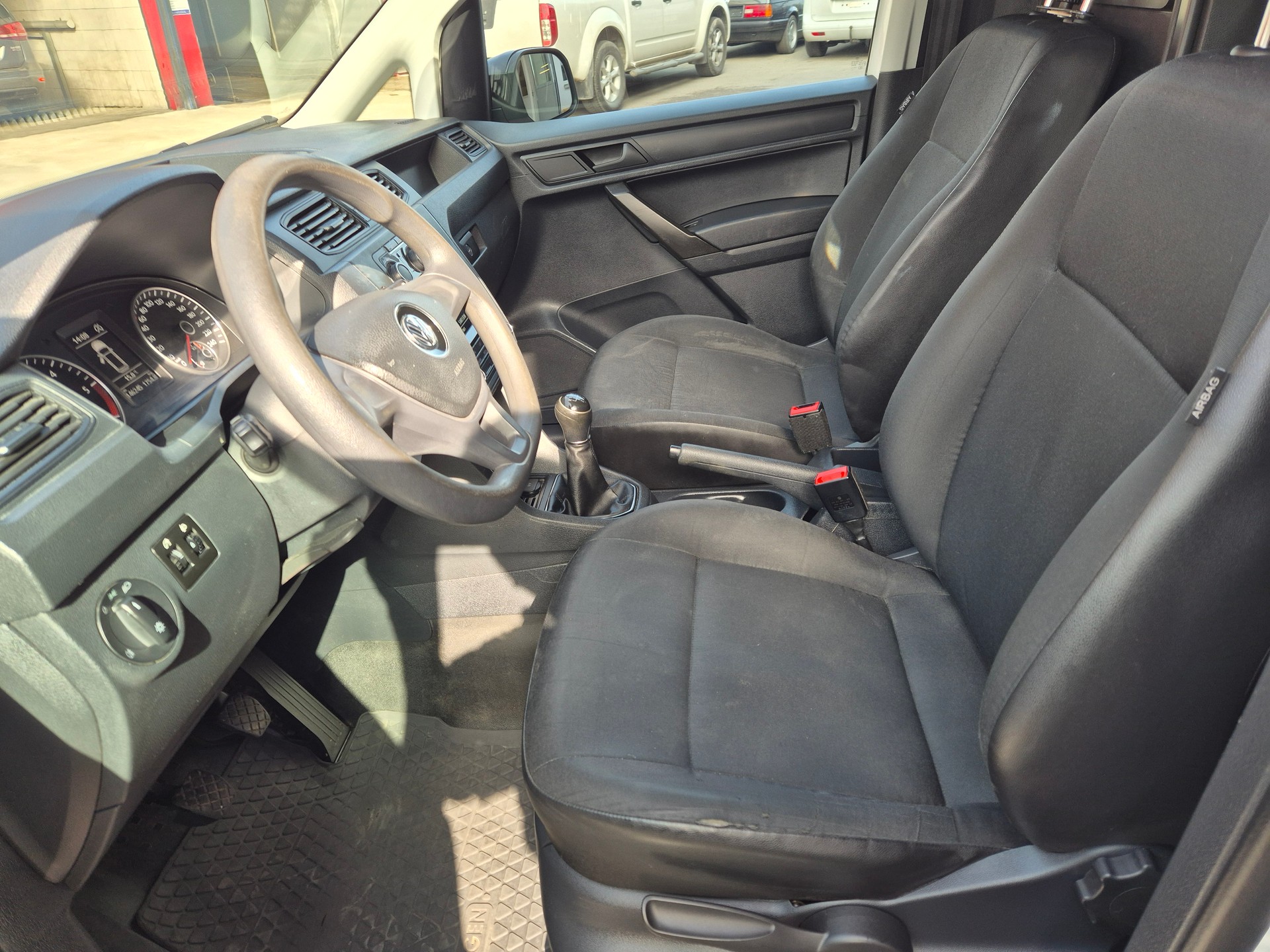 VW Caddy Lieferwagen 4 Motion-image-8