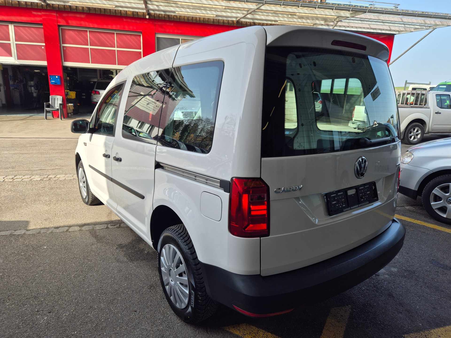 VW Caddy Lieferwagen 4 Motion-image-4