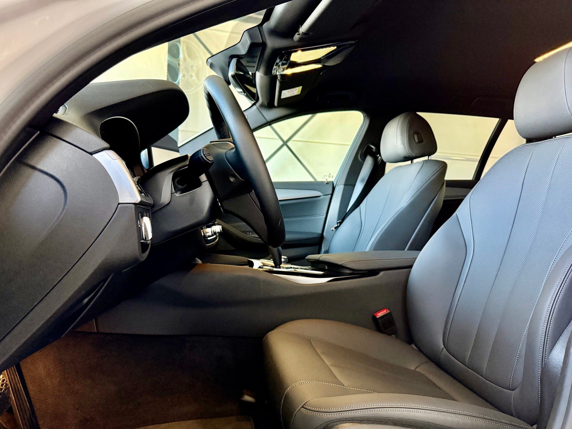 BMW 530d xDrive 48V Sport Touring Steptronic-image-7