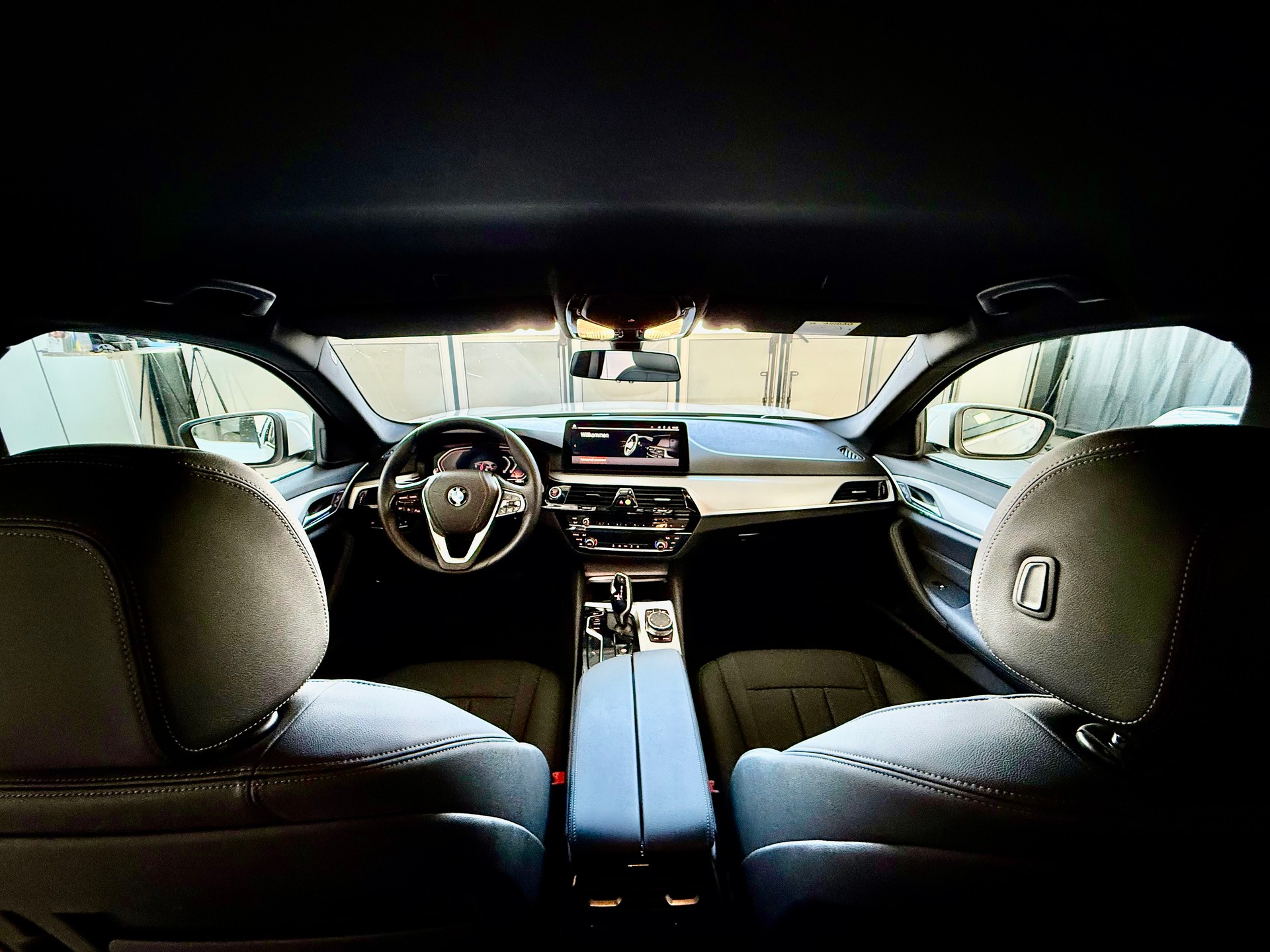 BMW 530d xDrive 48V Sport Touring Steptronic-image-5