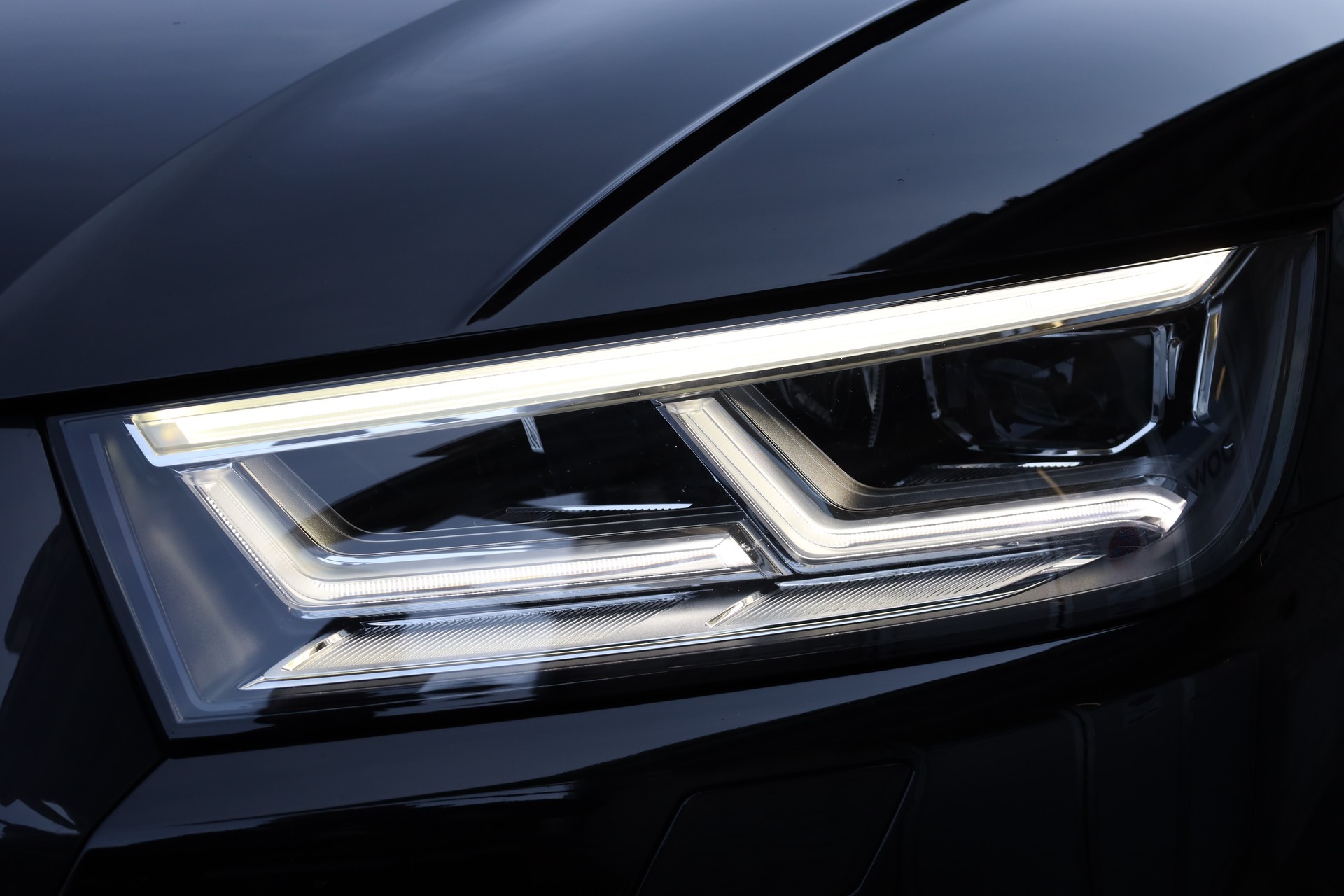 AUDI Q5 3.0 TDI sport quattro tiptronic-image-25