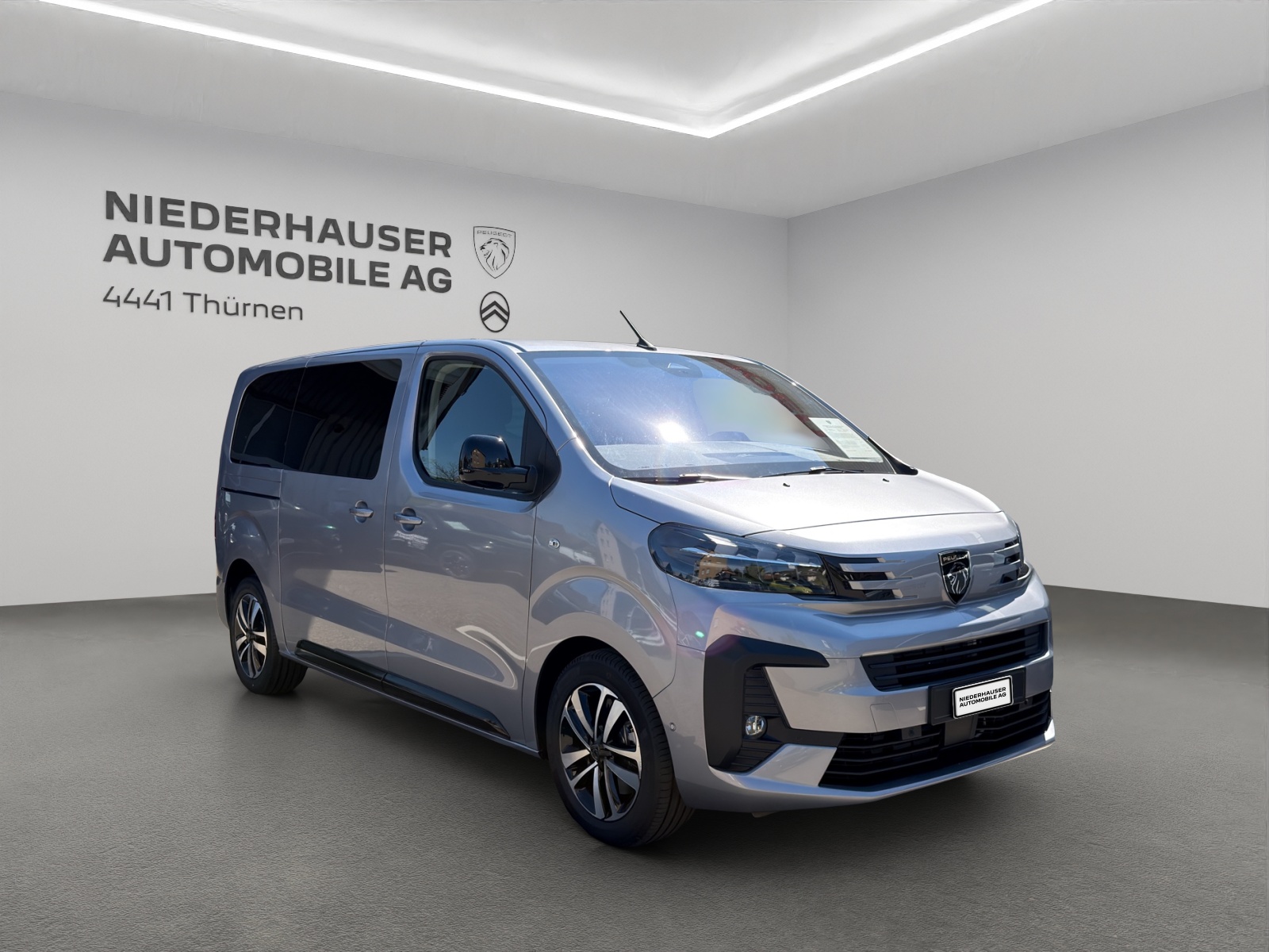 PEUGEOT Traveller Standard 2.2 BlueHDi Family Ed.