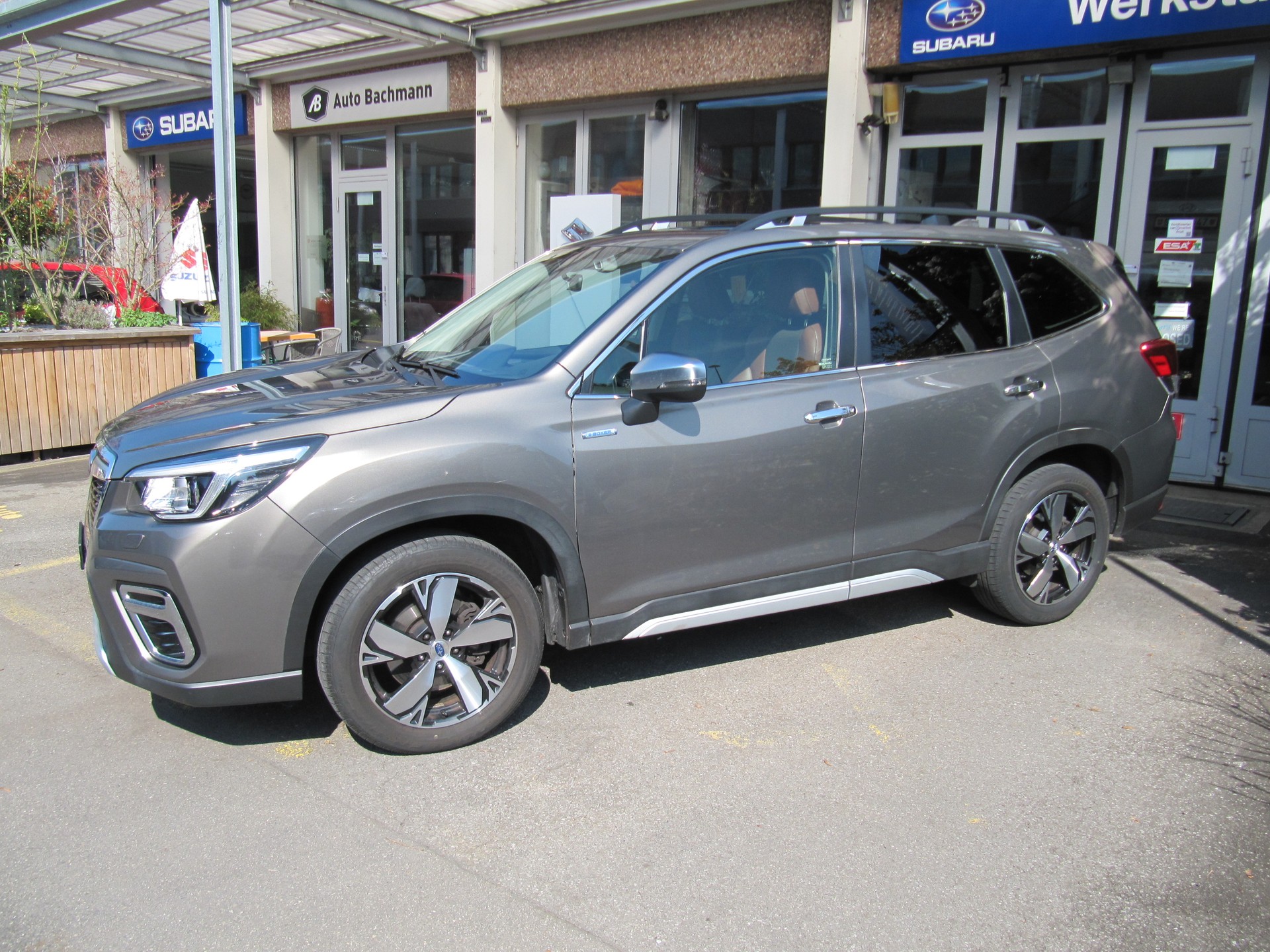 SUBARU Forester 2.0i e-Boxer Luxury Lineartronic-image-5