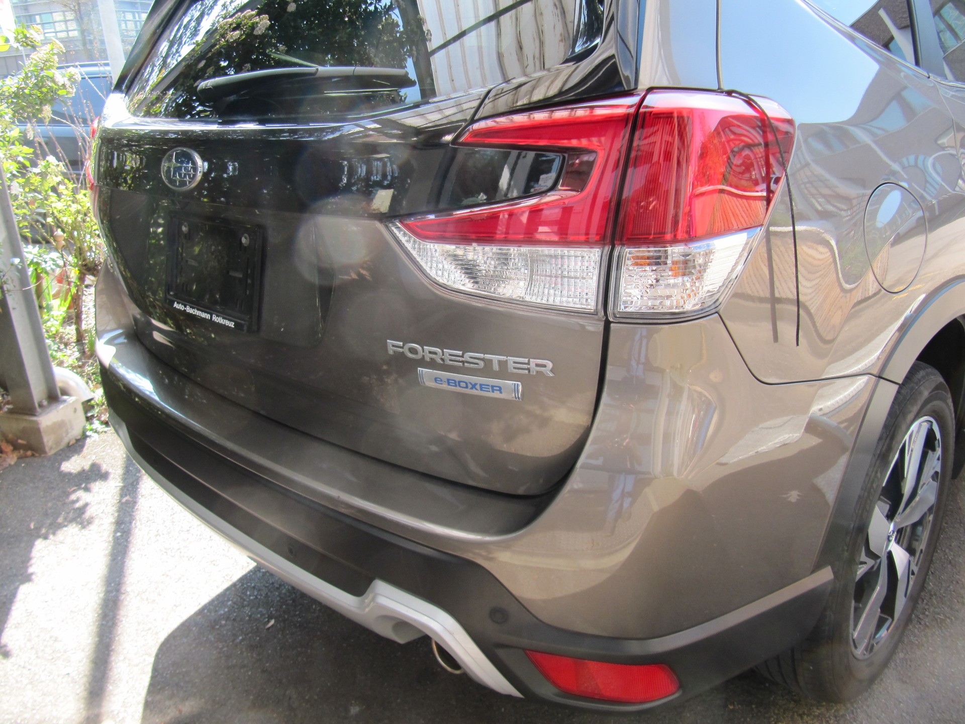 SUBARU Forester 2.0i e-Boxer Luxury Lineartronic-image-10