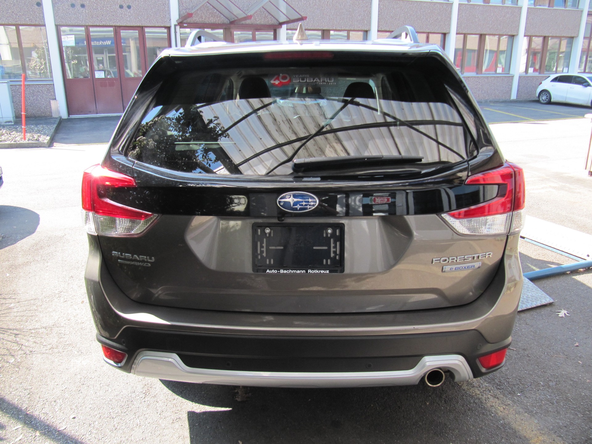 SUBARU Forester 2.0i e-Boxer Luxury Lineartronic-image-1