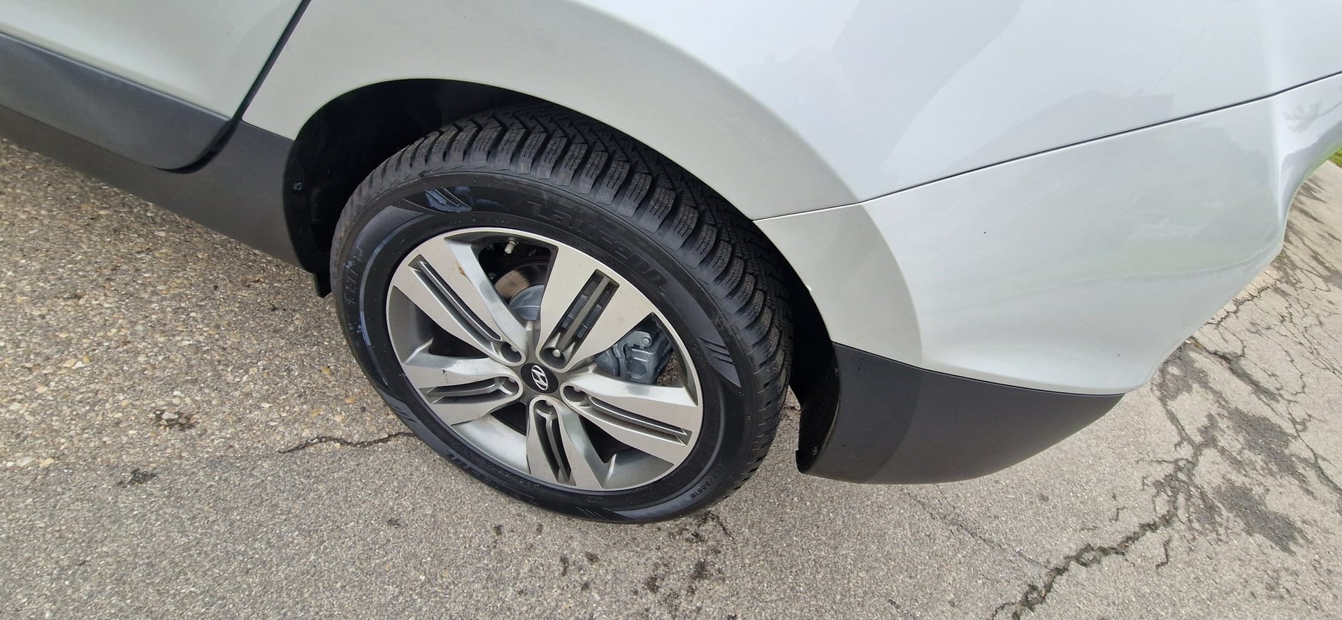 HYUNDAI iX 35 2.0 CRDi GO! Plus 4WD Automatic-image-8