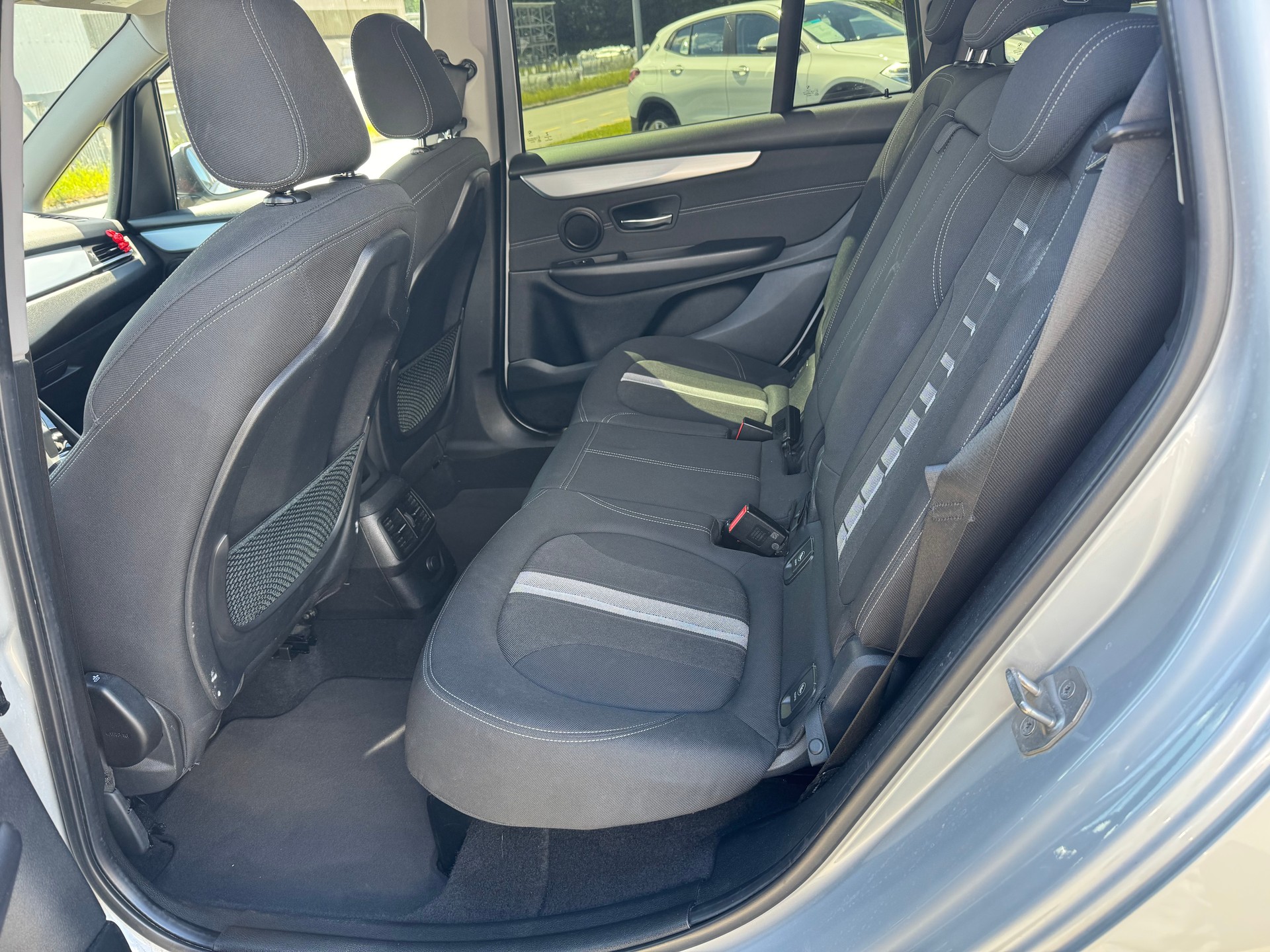 BMW 218d xDrive Gran Tourer Sport Line Steptronic-image-7