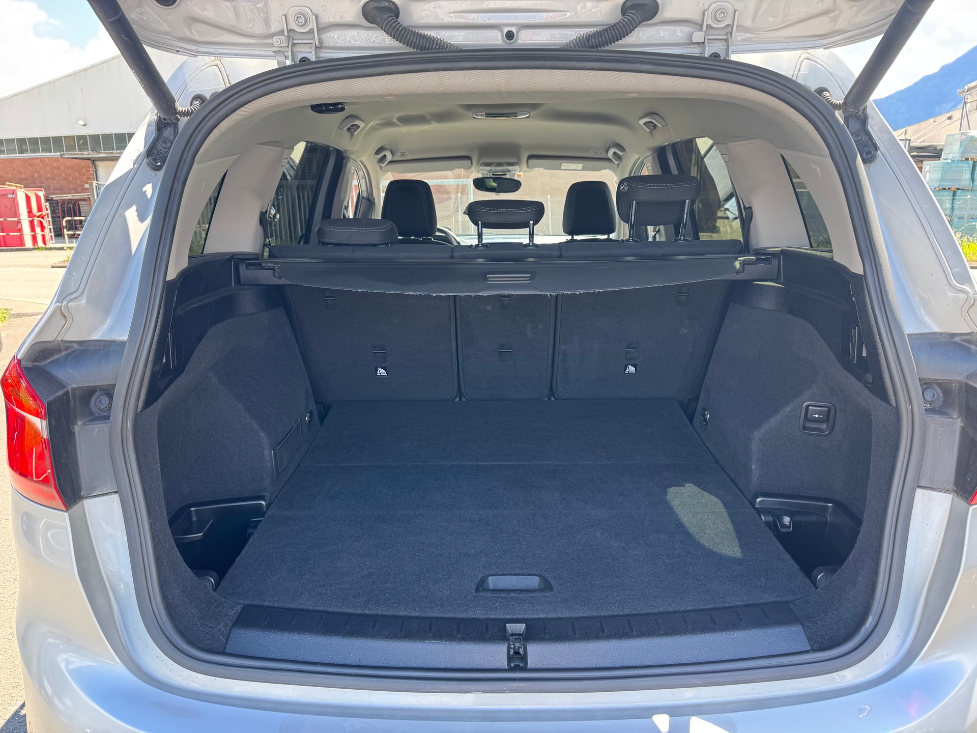 BMW 218d xDrive Gran Tourer Sport Line Steptronic-image-6