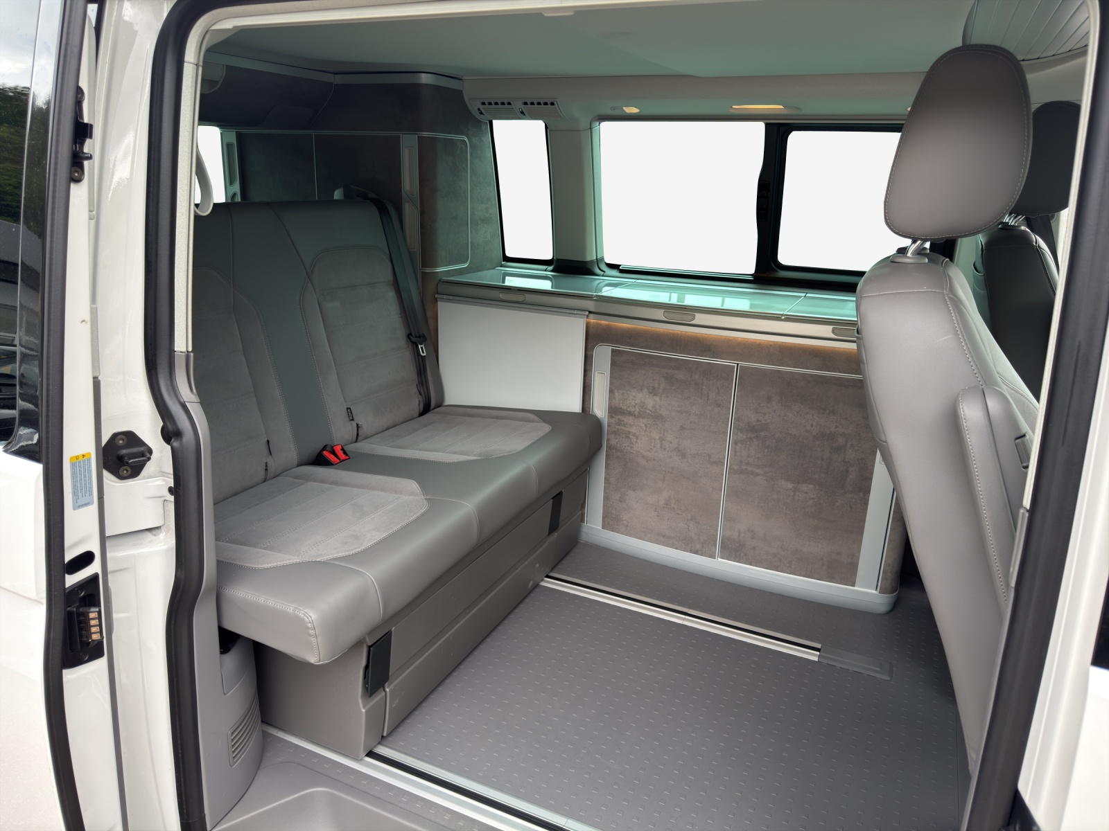 VW T6.1 California 2.0 TDI Ocean Edition Liberty DSG-image-11
