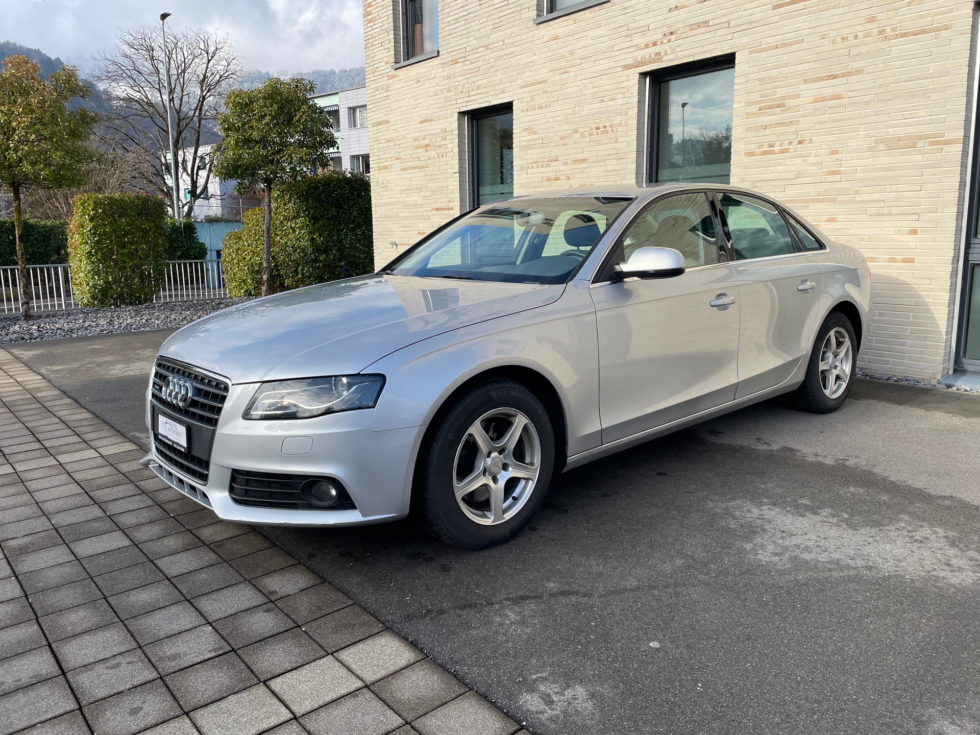 AUDI A4 Limousine 1.8 TFSI quattro-image-1