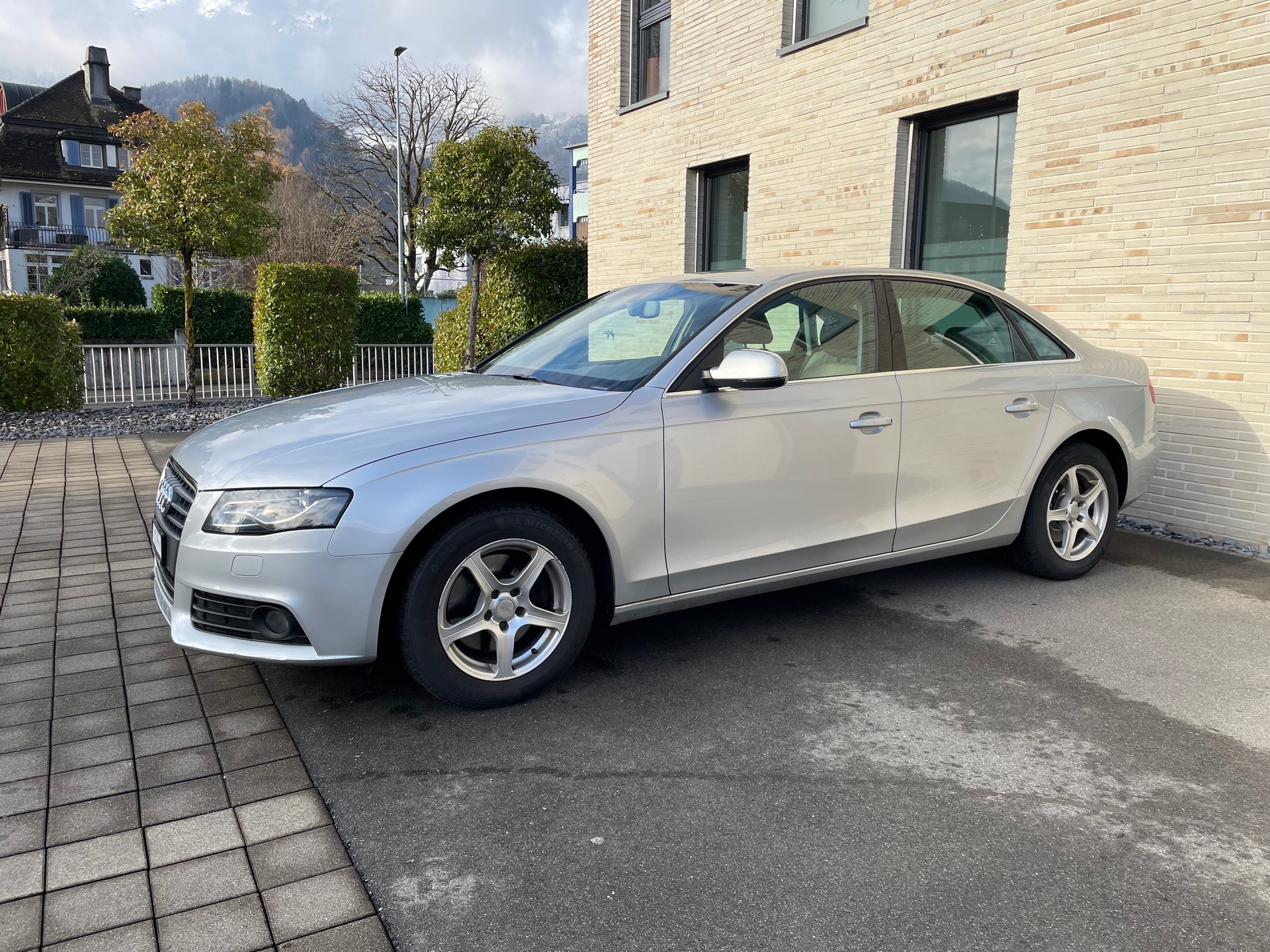 AUDI A4 Limousine 1.8 TFSI quattro-image-2