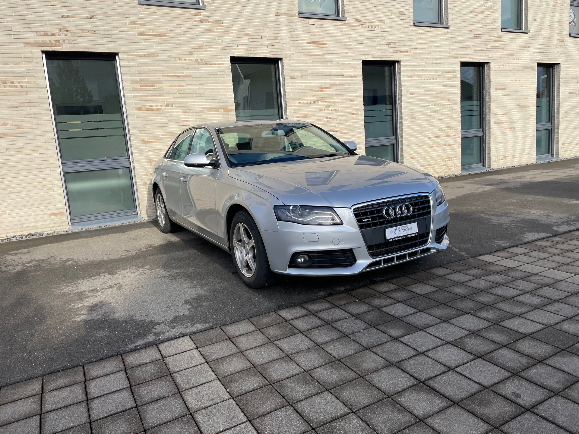 AUDI A4 Limousine 1.8 TFSI quattro-image-4