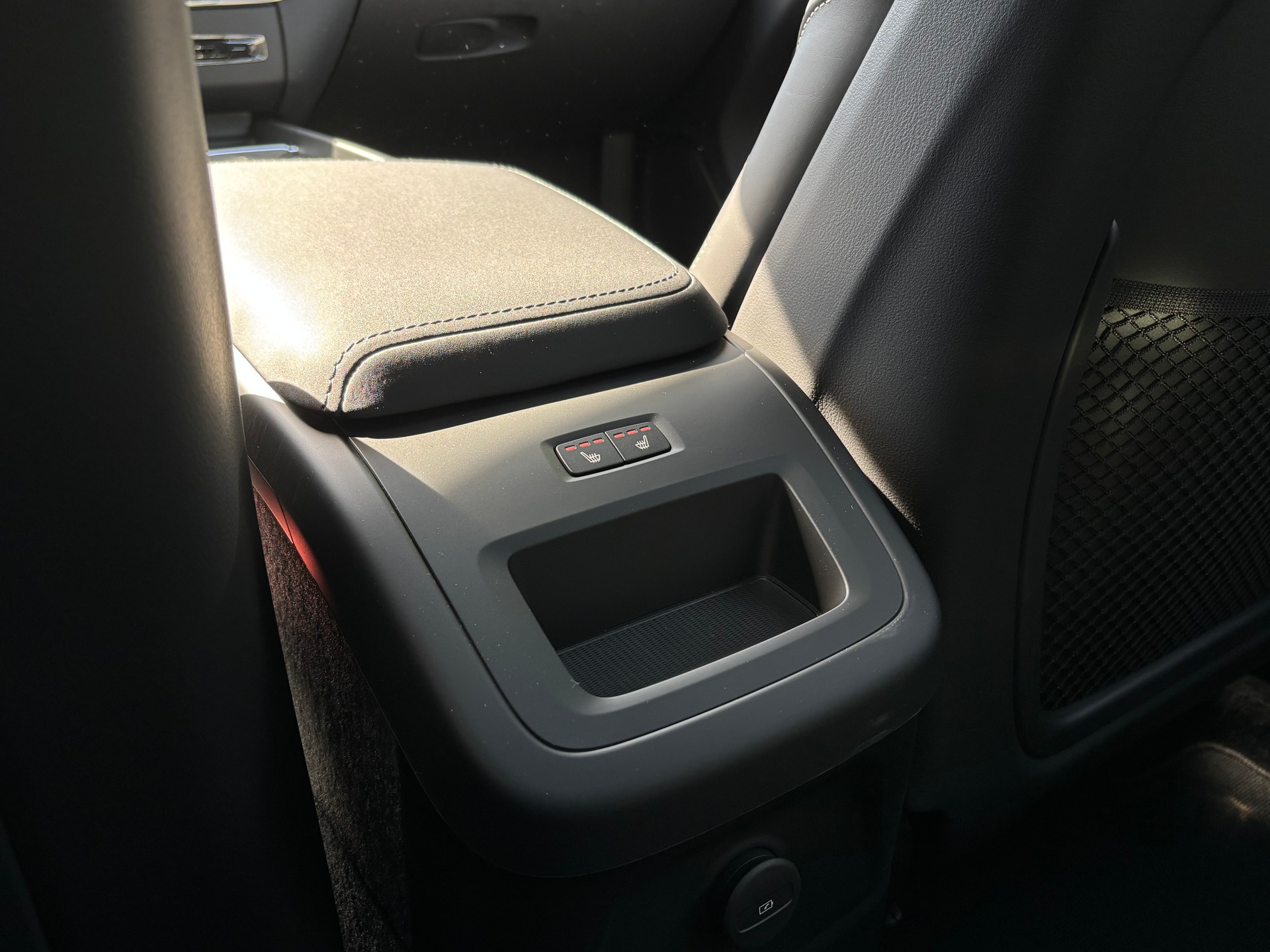 VOLVO XC60 2.0 T6 TE Black Edition eAWD-image-14