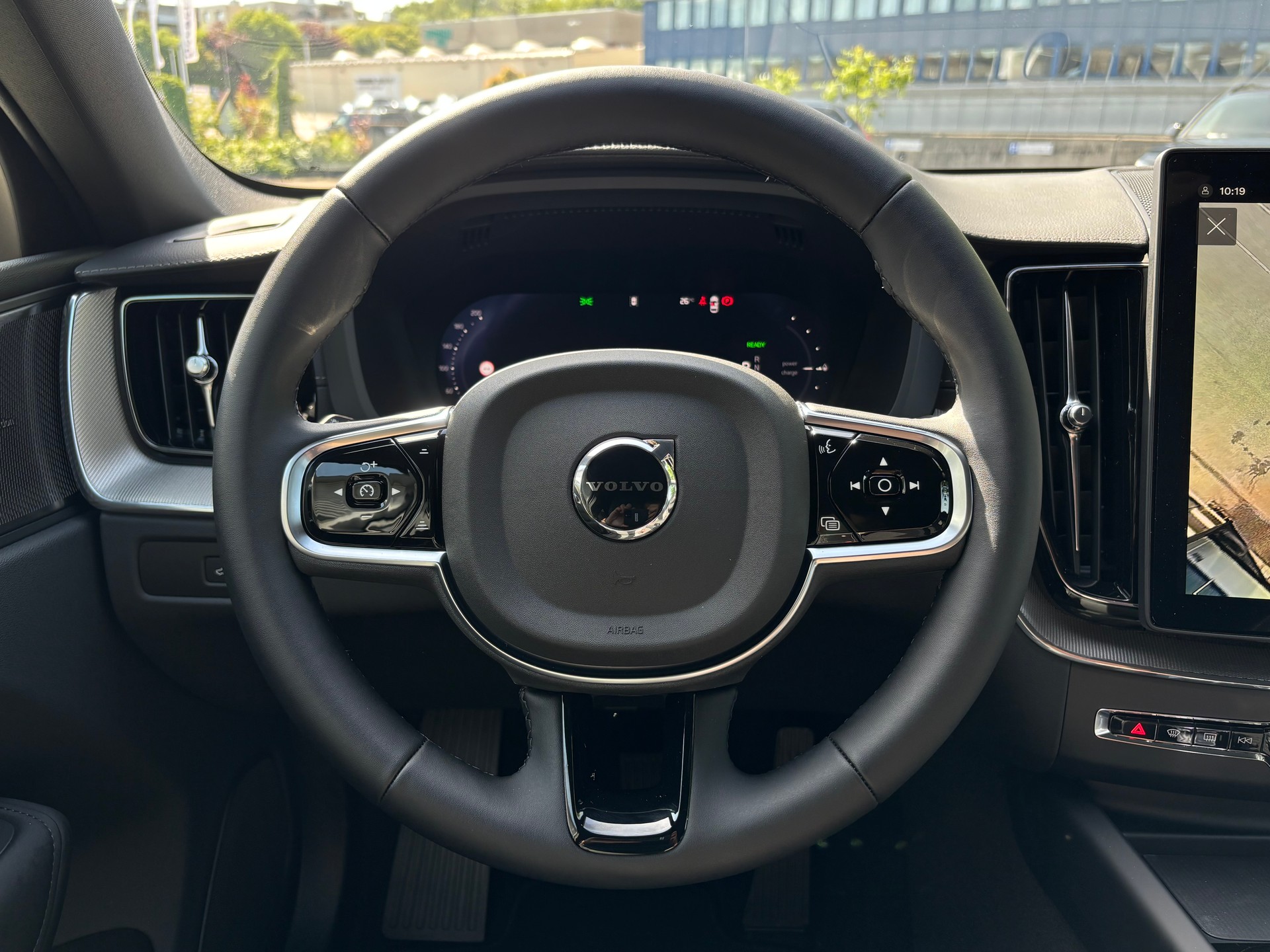 VOLVO XC60 2.0 T6 TE Black Edition eAWD-image-17