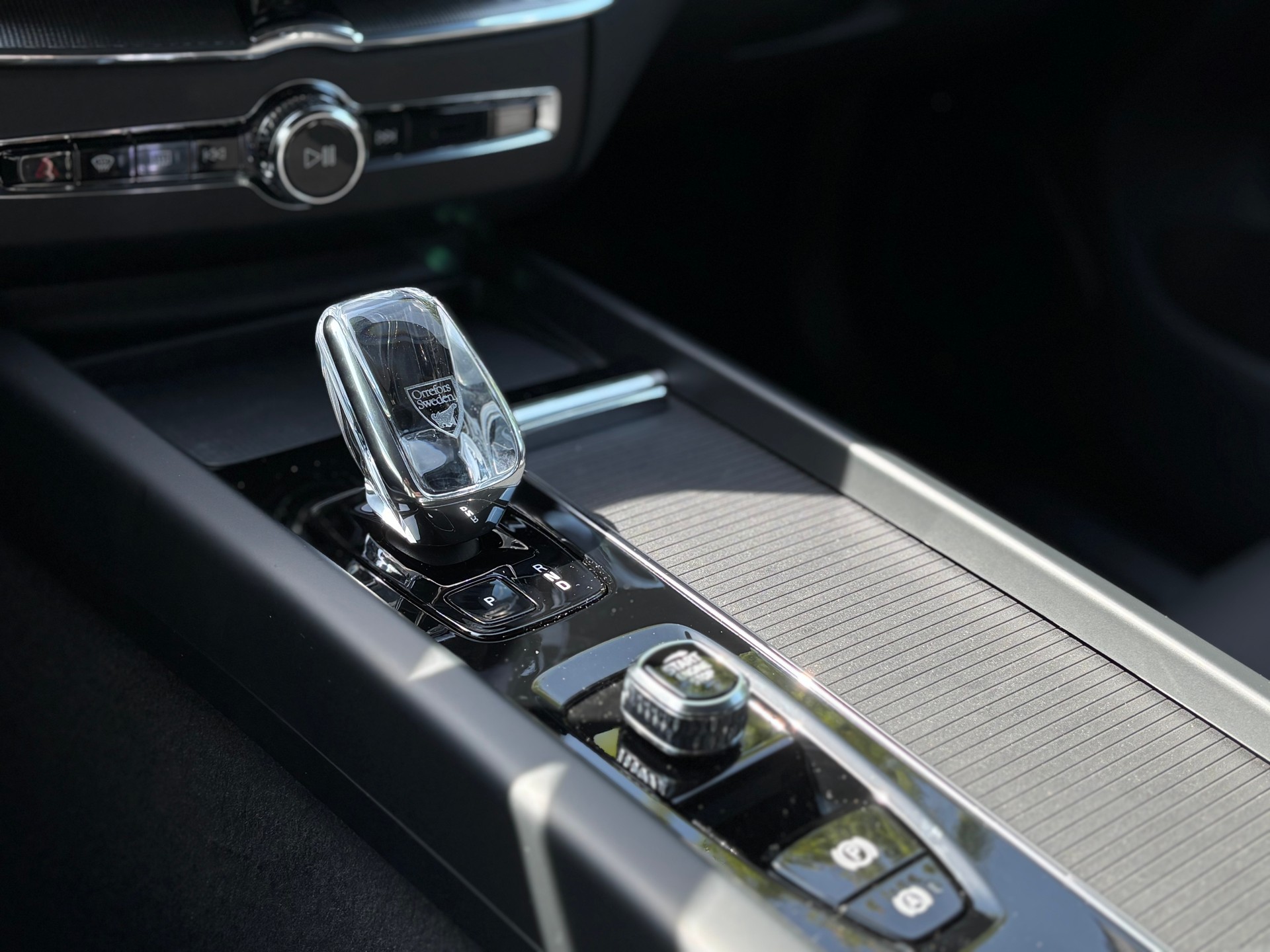 VOLVO XC60 2.0 T6 TE Black Edition eAWD-image-13