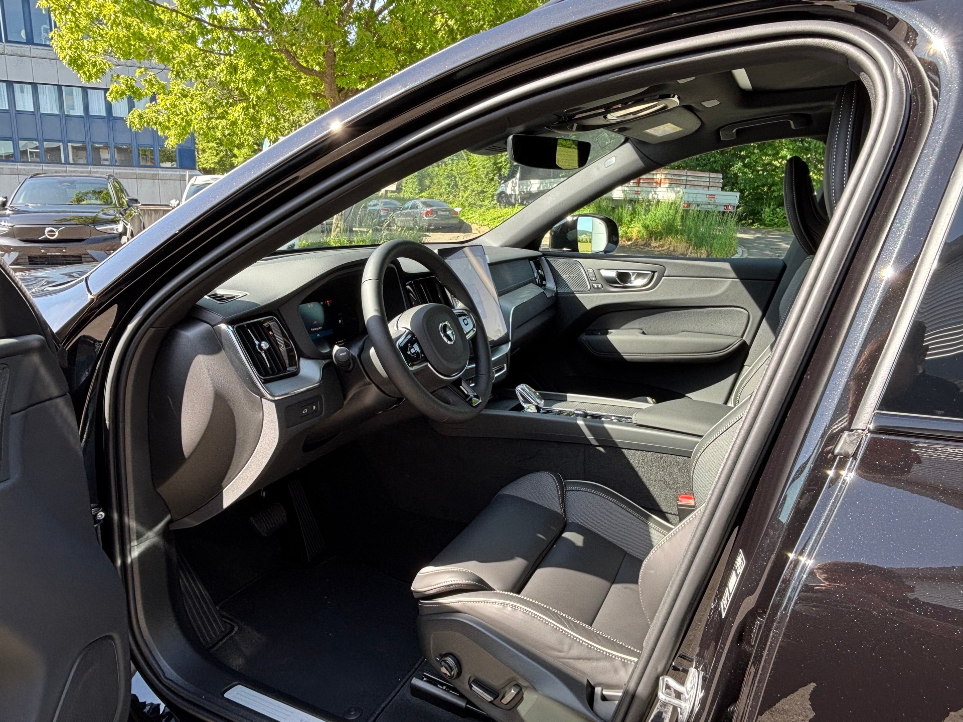 VOLVO XC60 2.0 T6 TE Black Edition eAWD-showroom-element-2