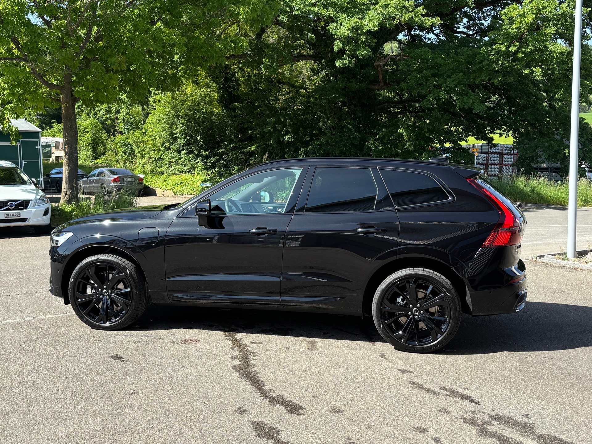 VOLVO XC60 2.0 T6 TE Black Edition eAWD-image-4