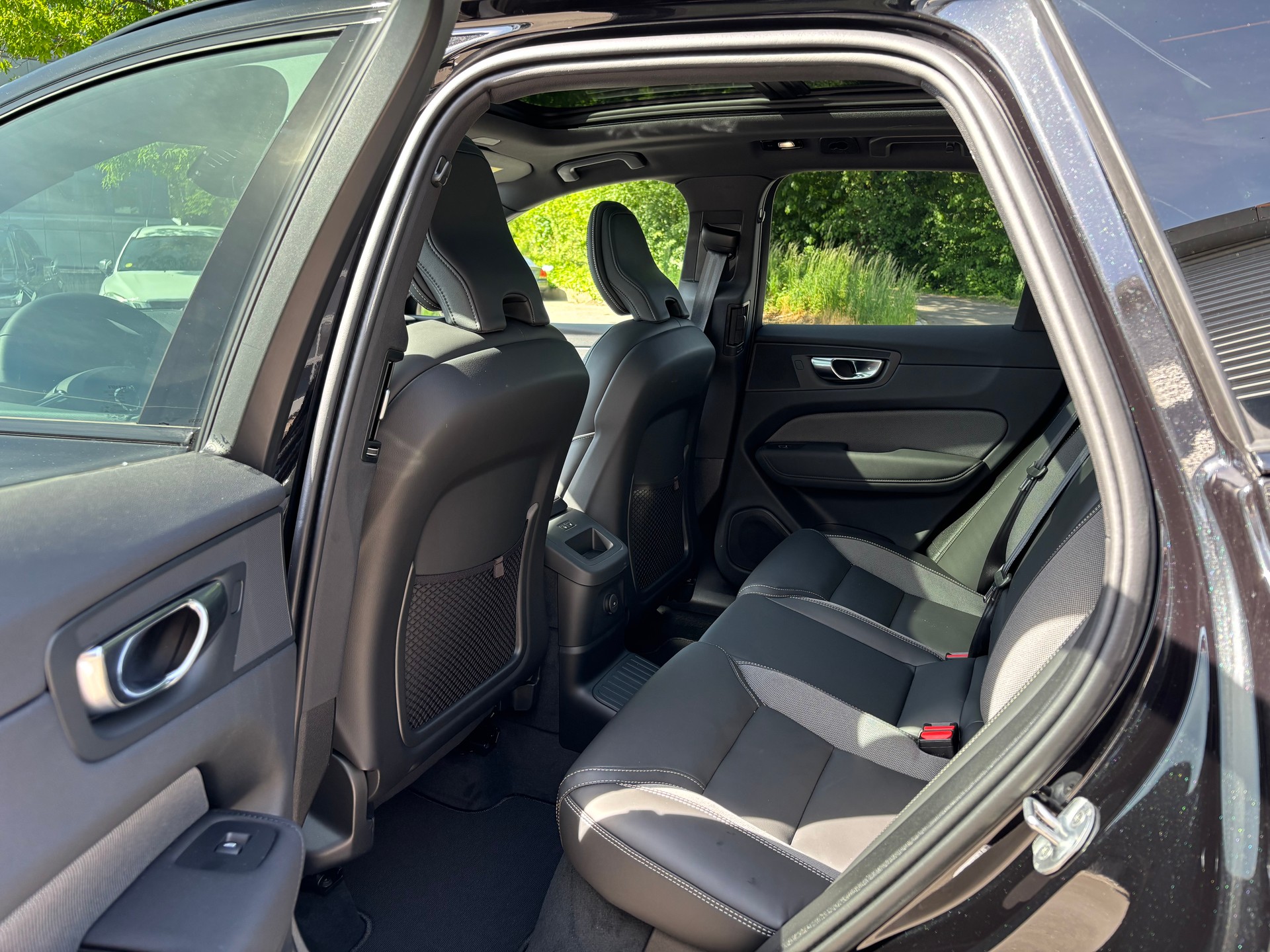 VOLVO XC60 2.0 T6 TE Black Edition eAWD-image-10