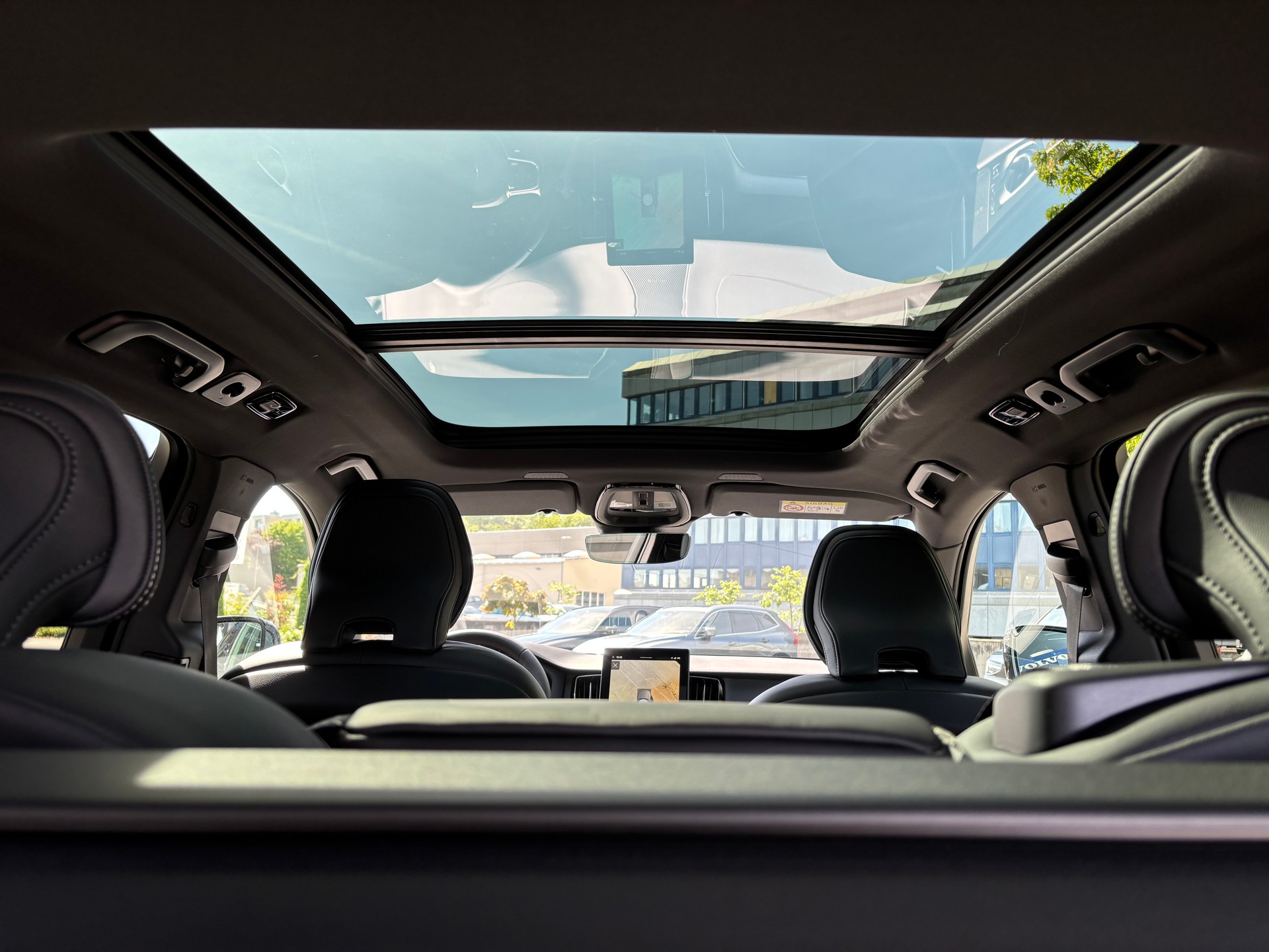 VOLVO XC60 2.0 T6 TE Black Edition eAWD-image-9