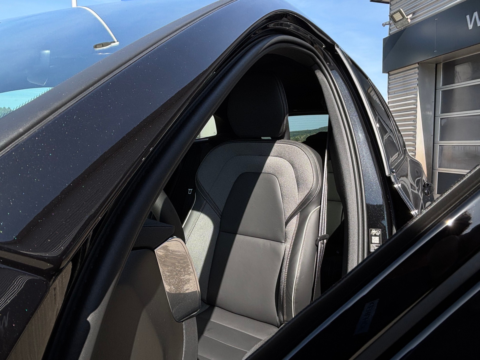 VOLVO XC60 2.0 T6 TE Black Edition eAWD-showroom-element-3