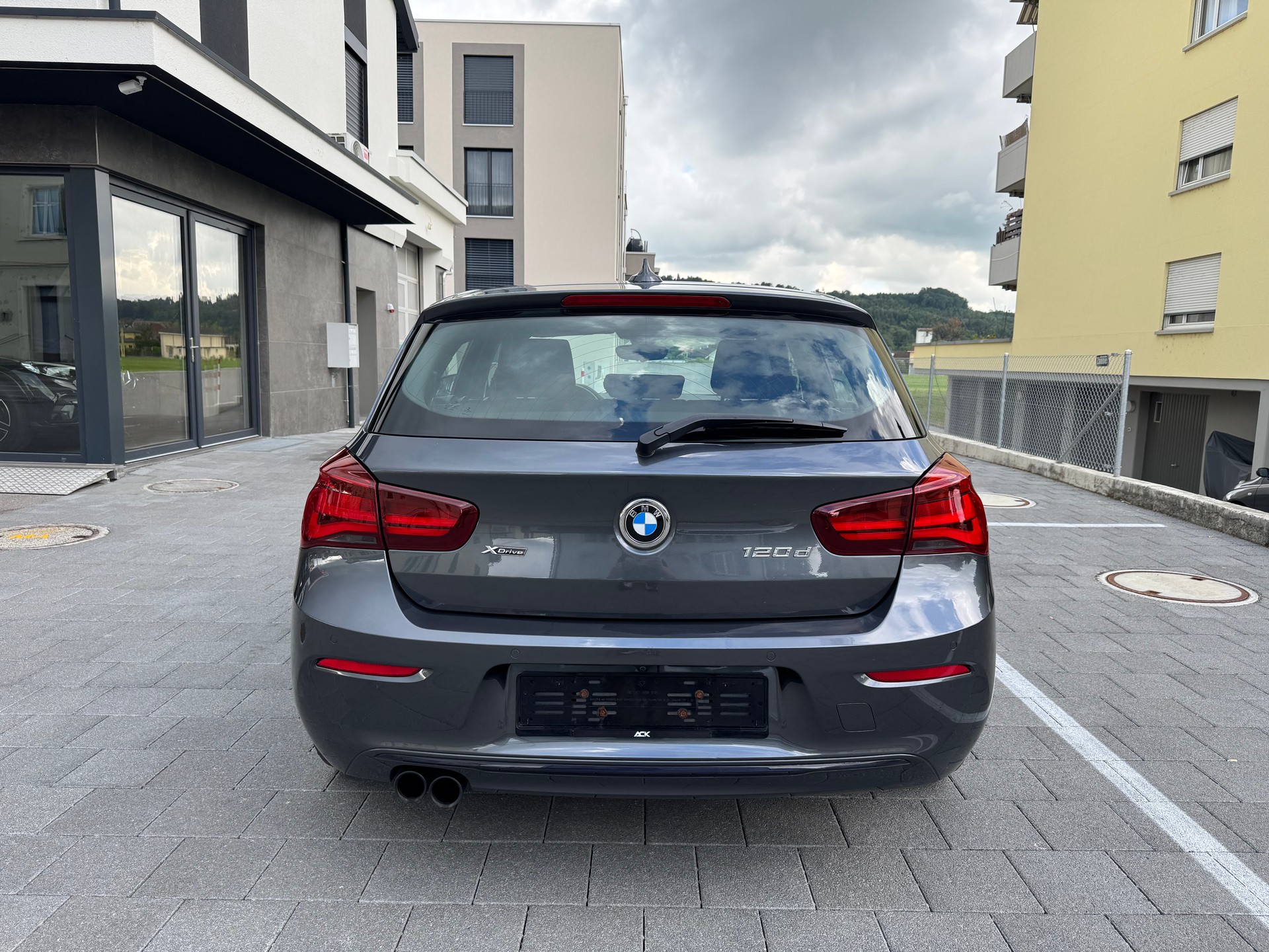 BMW 120d xDrive Edition Sport Line Steptronic-showroom-element-3