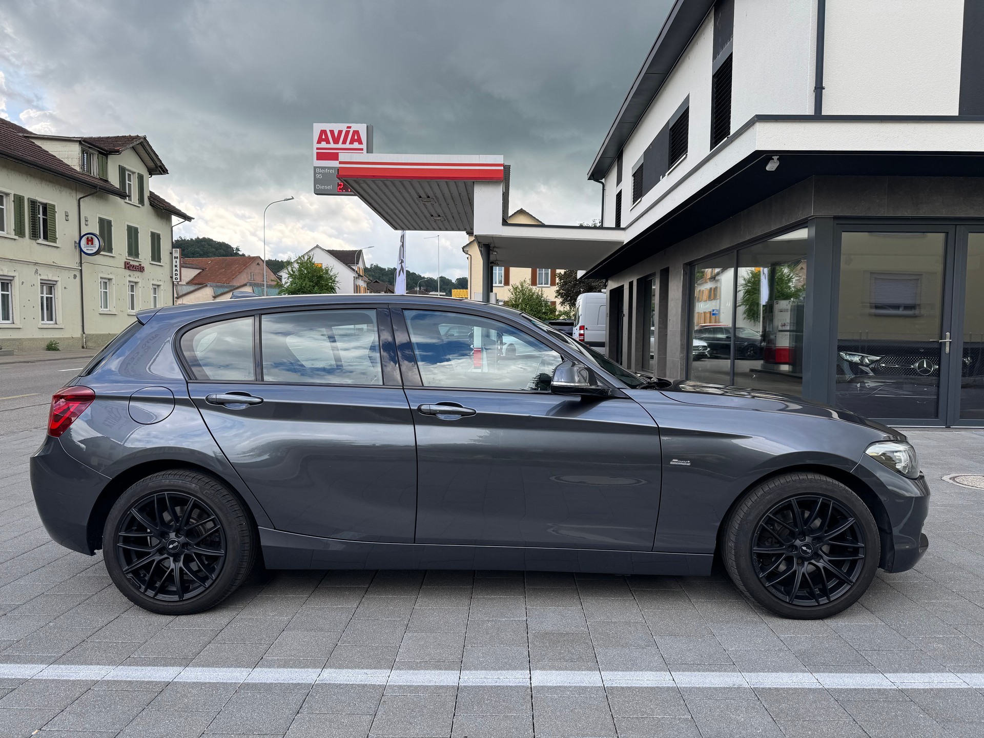 BMW 120d xDrive Edition Sport Line Steptronic-image-5