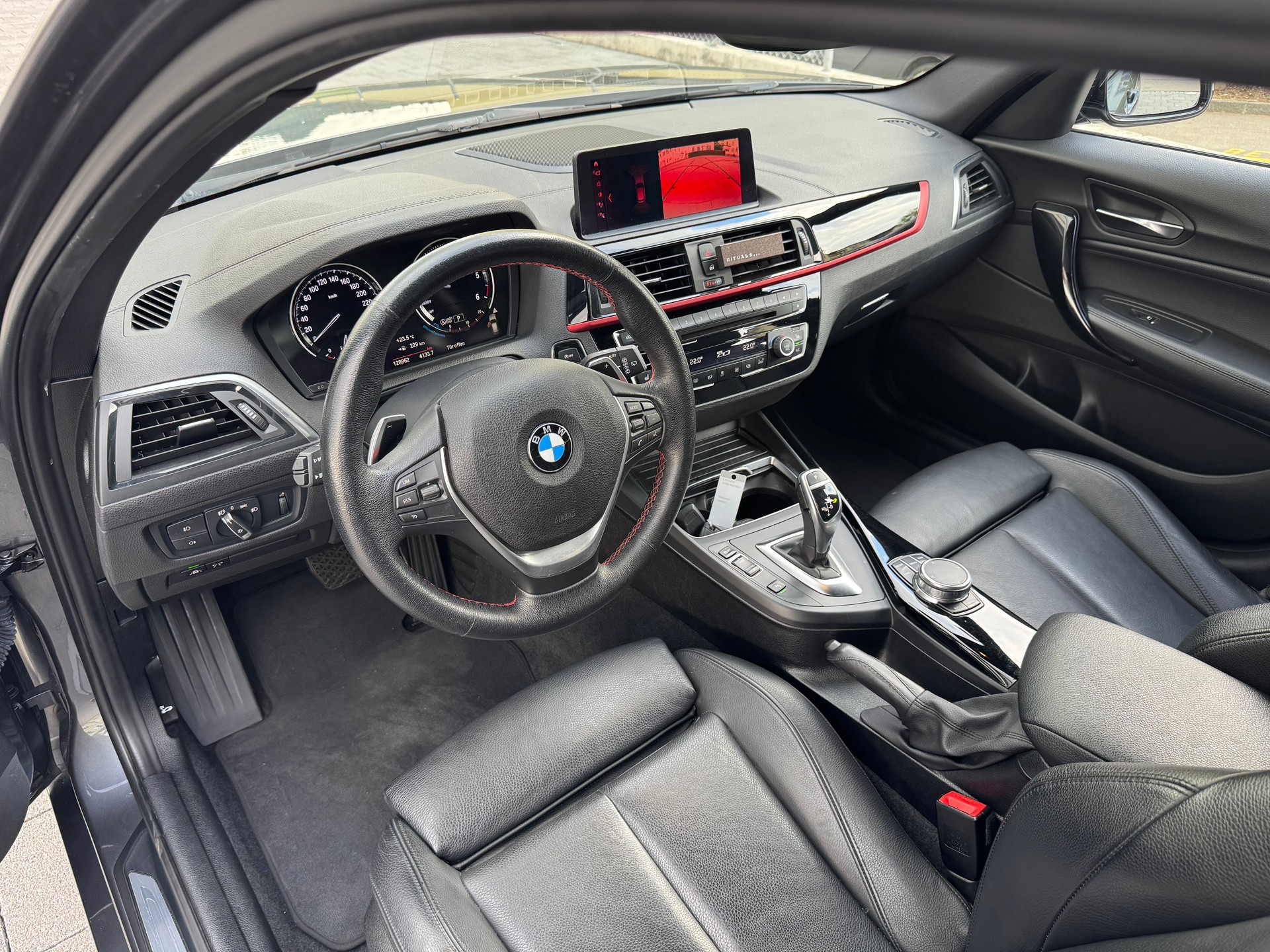BMW 120d xDrive Edition Sport Line Steptronic-image-8