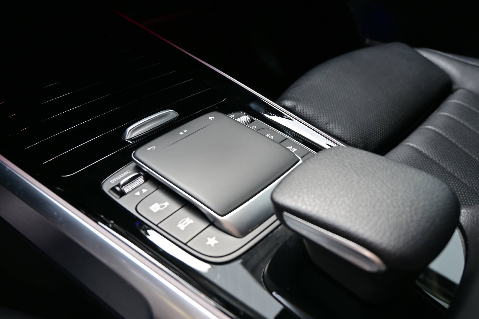 MERCEDES-BENZ GLB 250 Progressive 4matic **7.Plätzer**-image-16