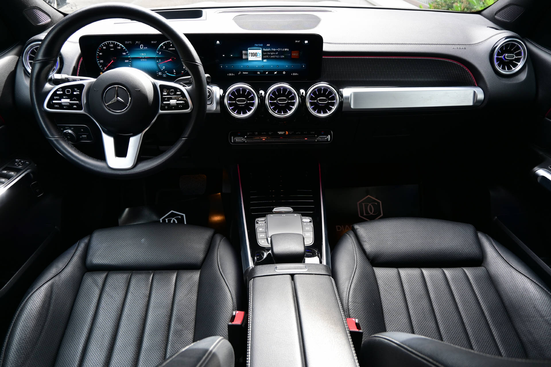 MERCEDES-BENZ GLB 250 Progressive 4matic **7.Plätzer**-image-11