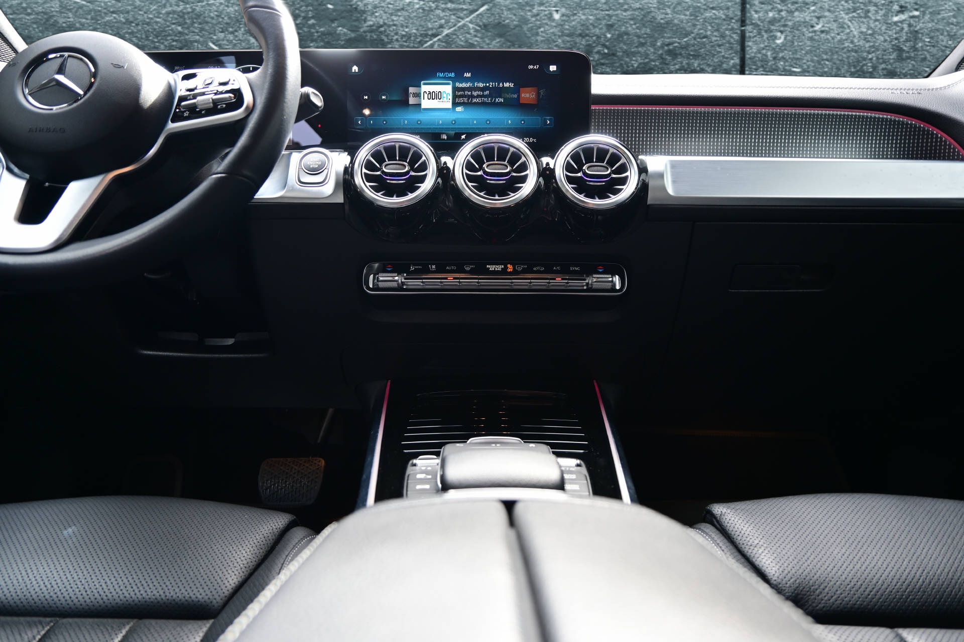 MERCEDES-BENZ GLB 250 Progressive 4matic **7.Plätzer**-image-12