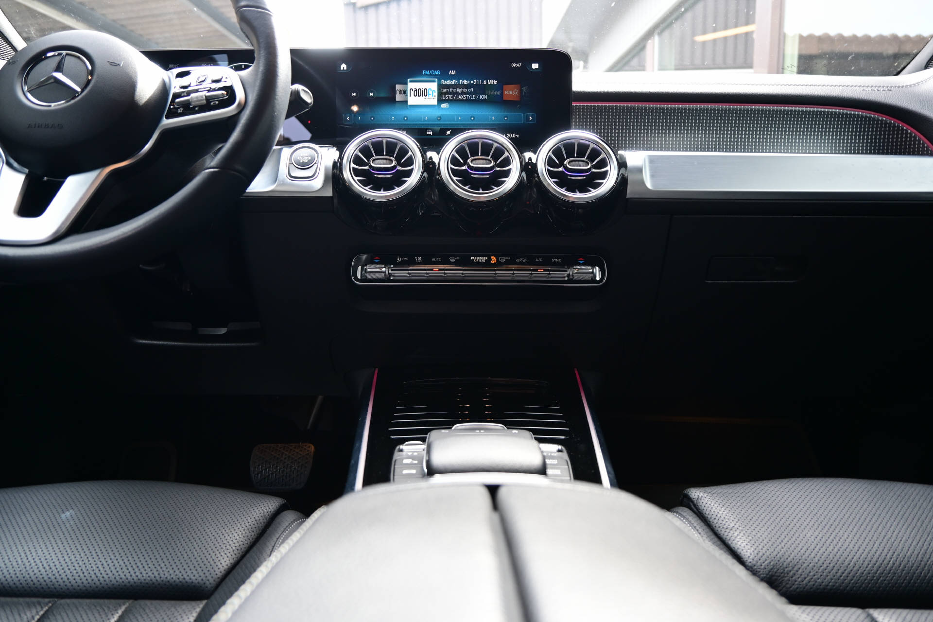MERCEDES-BENZ GLB 250 Progressive 4matic **7.Plätzer**-image-12