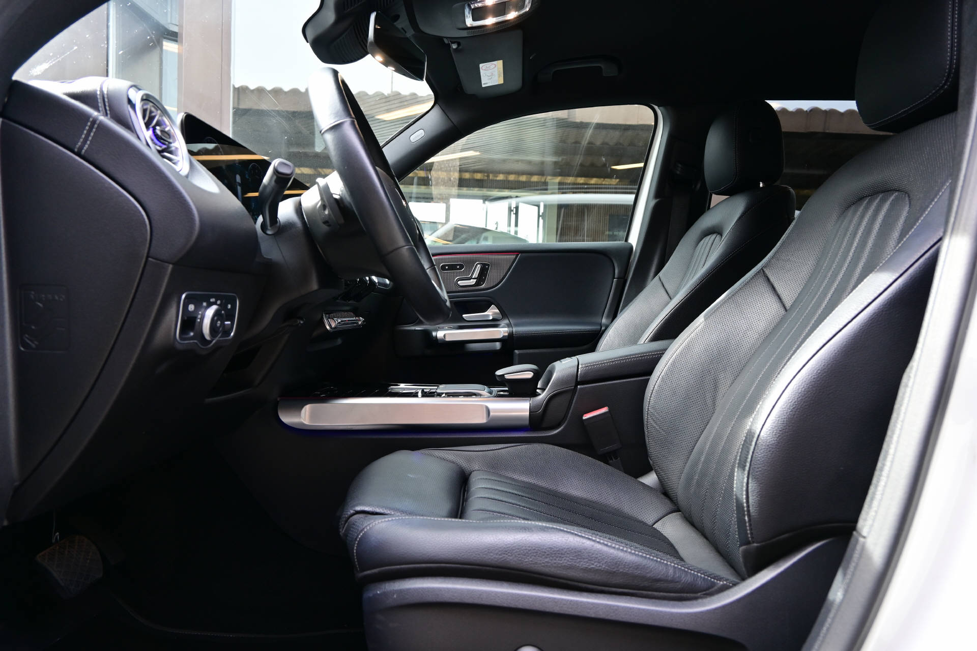 MERCEDES-BENZ GLB 250 Progressive 4matic **7.Plätzer**-image-14