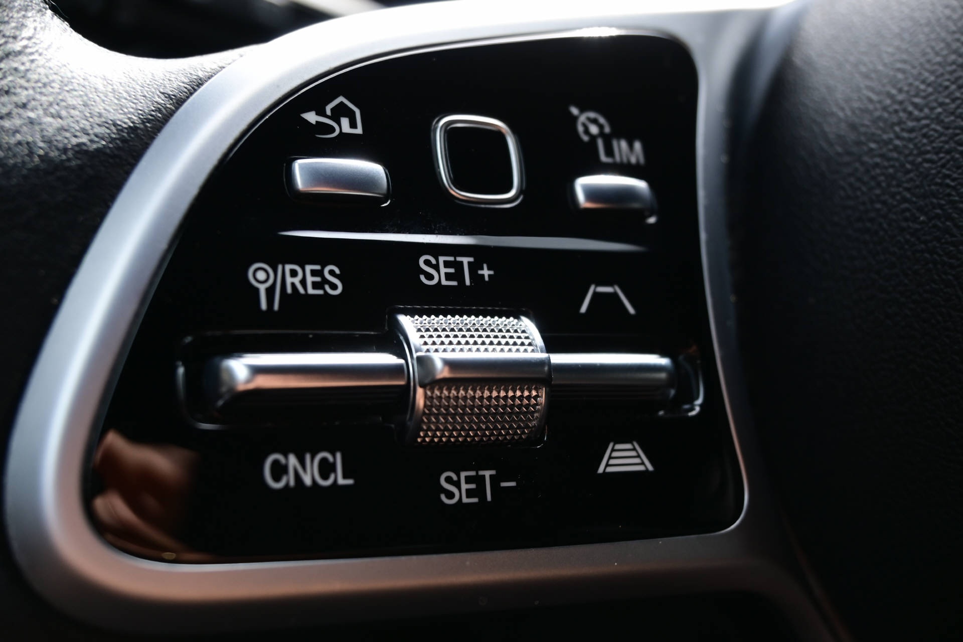 MERCEDES-BENZ GLB 250 Progressive 4matic **7.Plätzer**-image-15