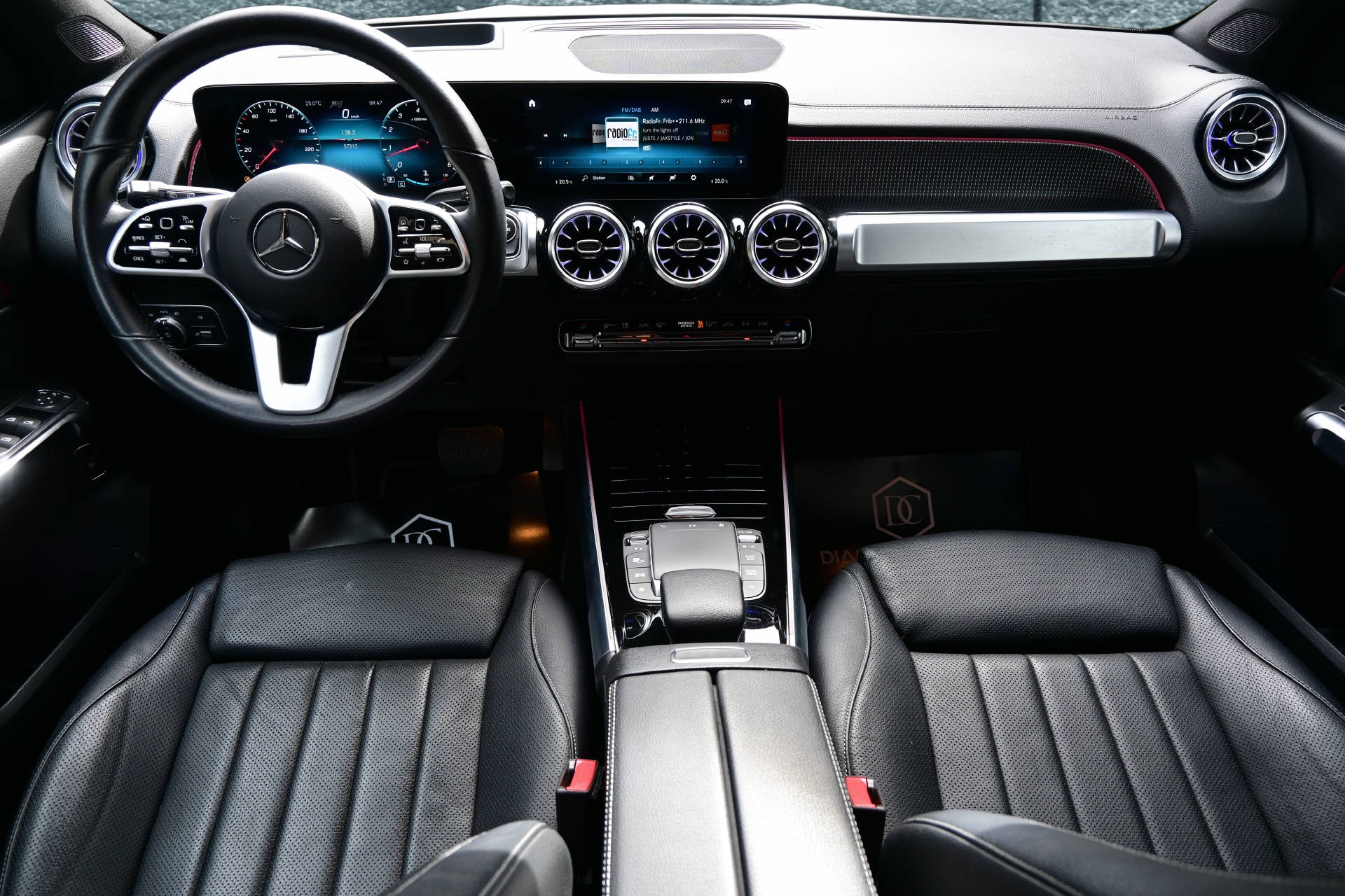 MERCEDES-BENZ GLB 250 Progressive 4matic **7.Plätzer**-image-11