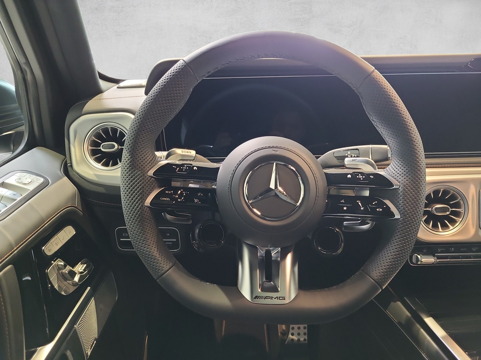 MERCEDES-BENZ G 63 AMG 9G-Tronic-image-12