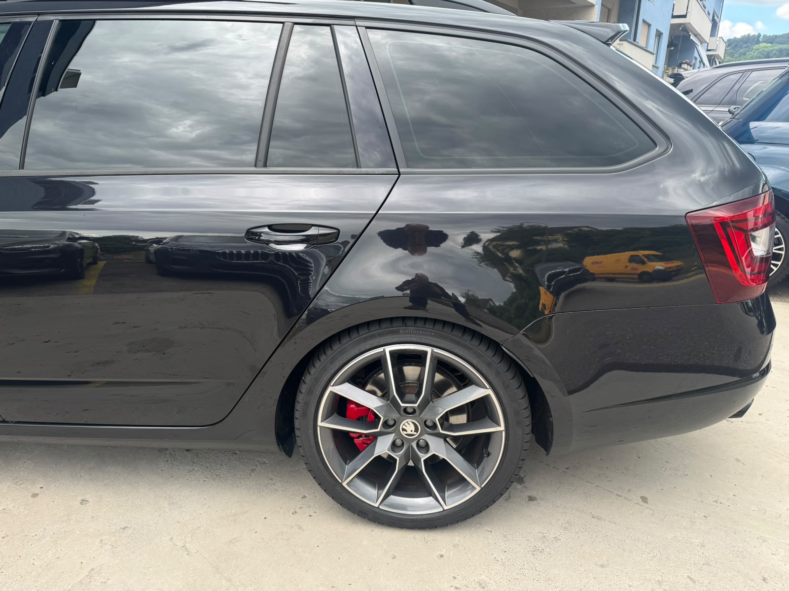 SKODA Octavia Combi 2.0 TSI RS DSG-image-4