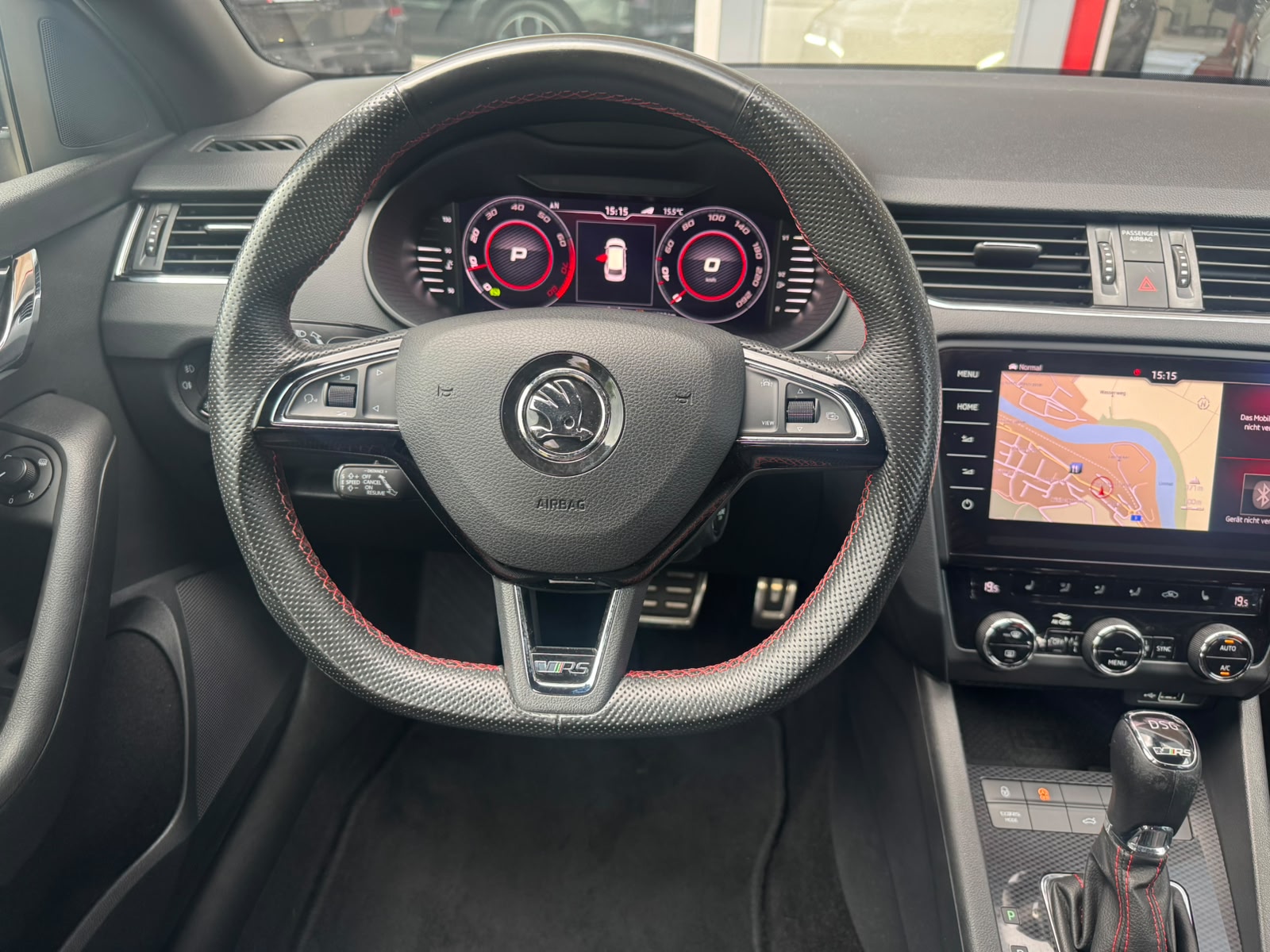 SKODA Octavia Combi 2.0 TSI RS DSG-image-13