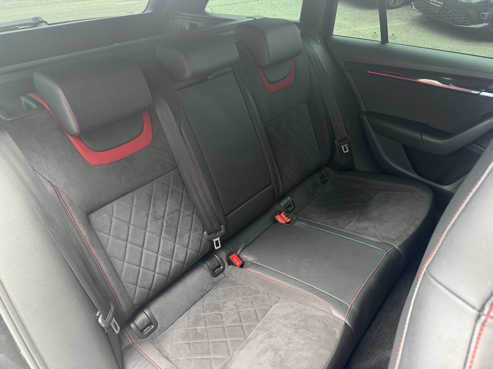 SKODA Octavia Combi 2.0 TSI RS DSG-image-18