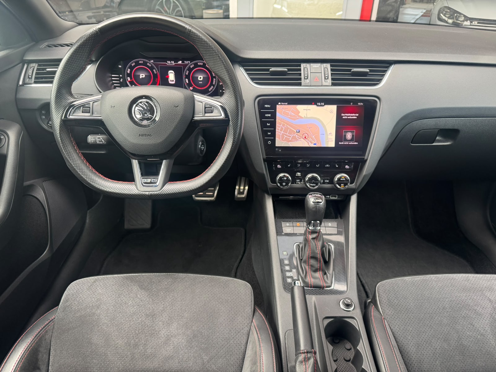 SKODA Octavia Combi 2.0 TSI RS DSG-image-12