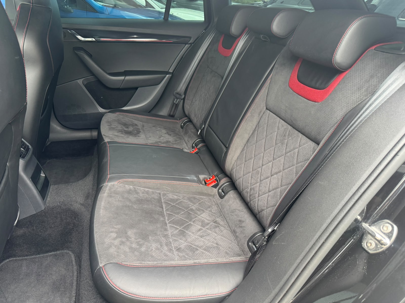 SKODA Octavia Combi 2.0 TSI RS DSG-image-24