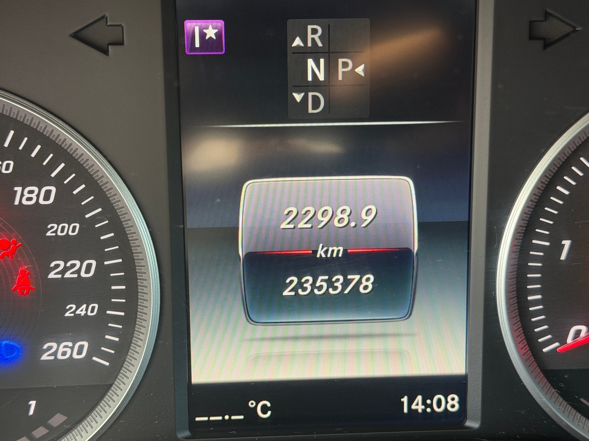 MERCEDES-BENZ C 180 BlueTEC AMG Line 7G-Tronic-image-10