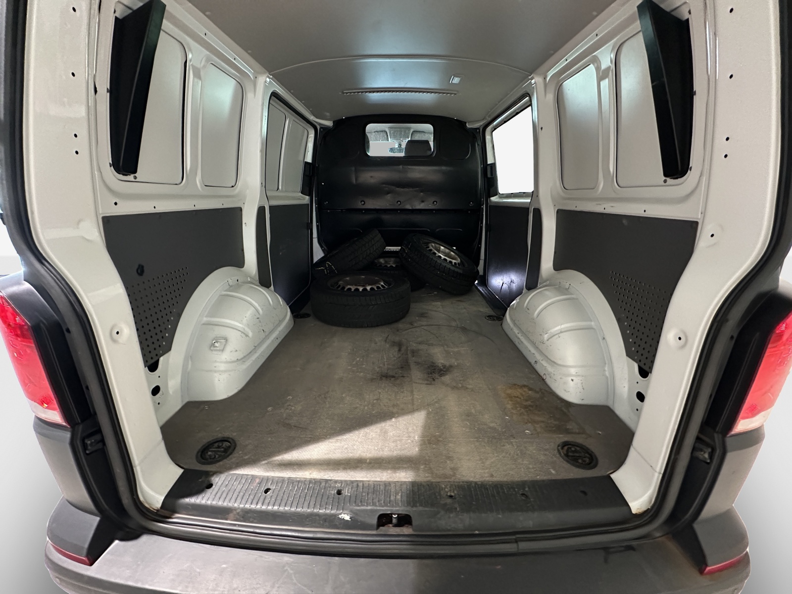 VW T6.1 2.0 TDI-image-11