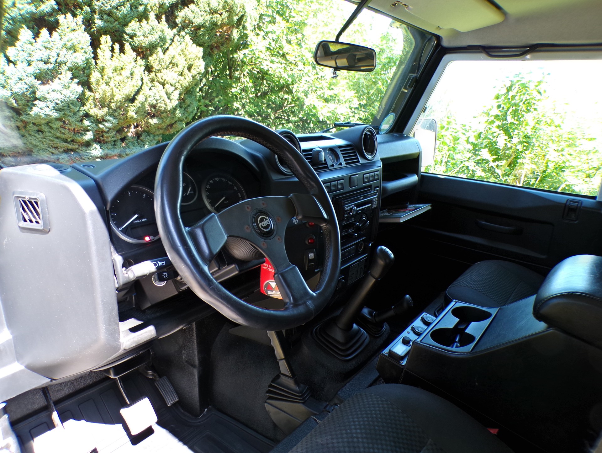 LAND ROVER Defender 110 2.2 TD4 Station Wagon Legend-image-23