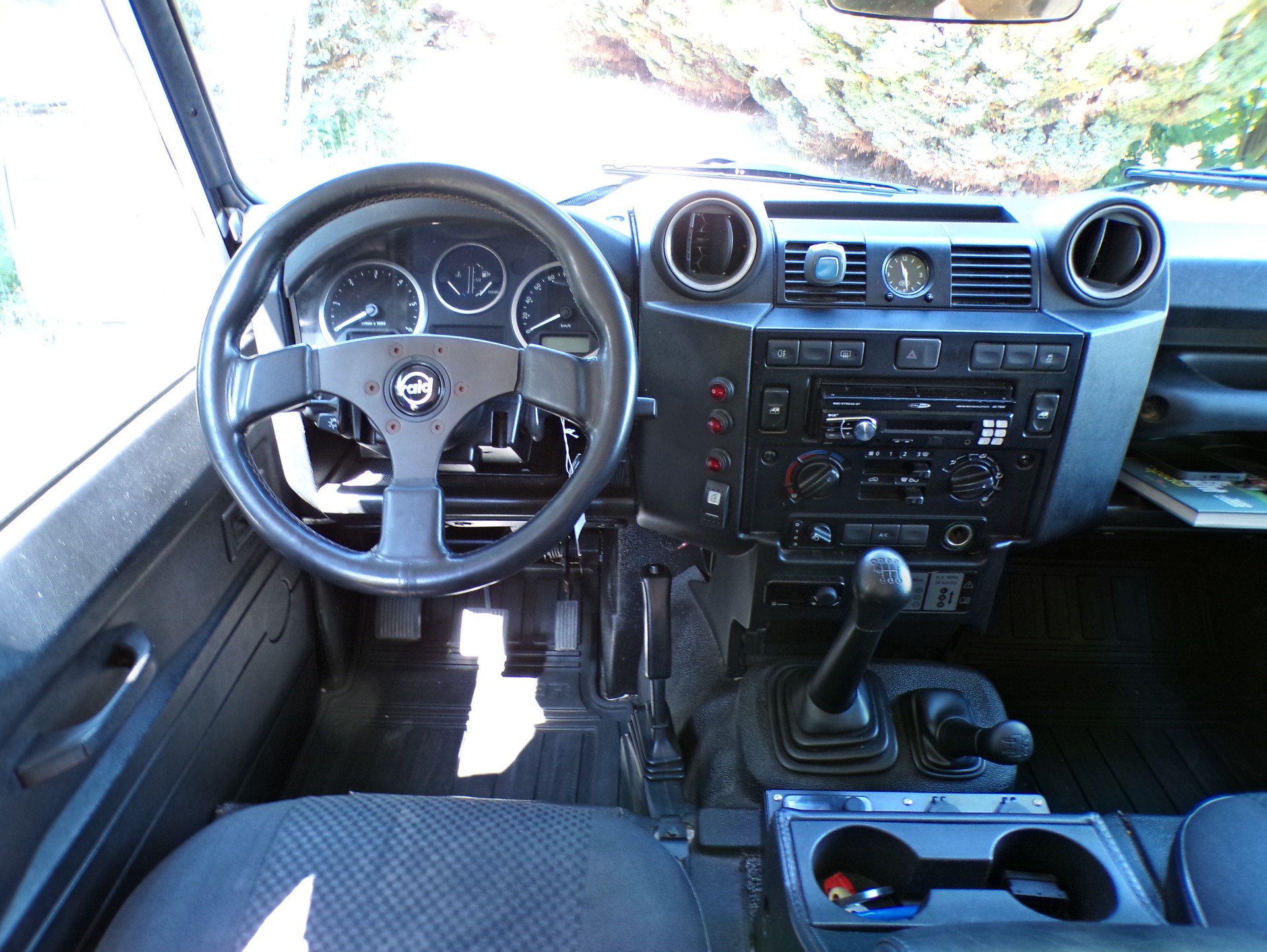 LAND ROVER Defender 110 2.2 TD4 Station Wagon Legend-image-24